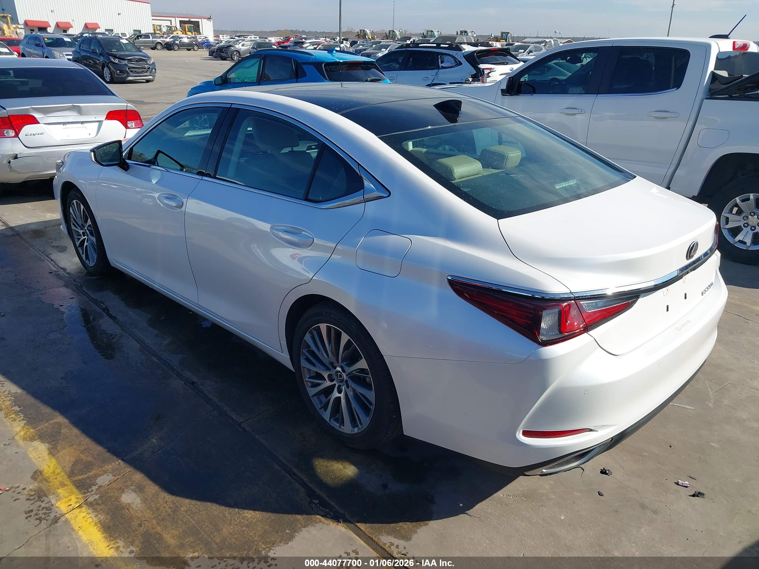 LEXUS ES image 3