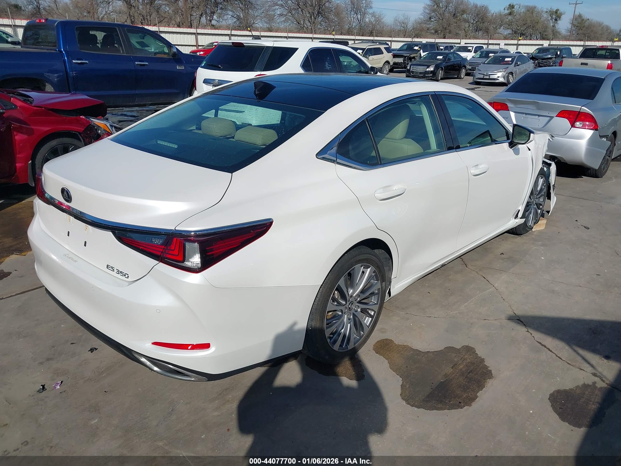 LEXUS ES image 4