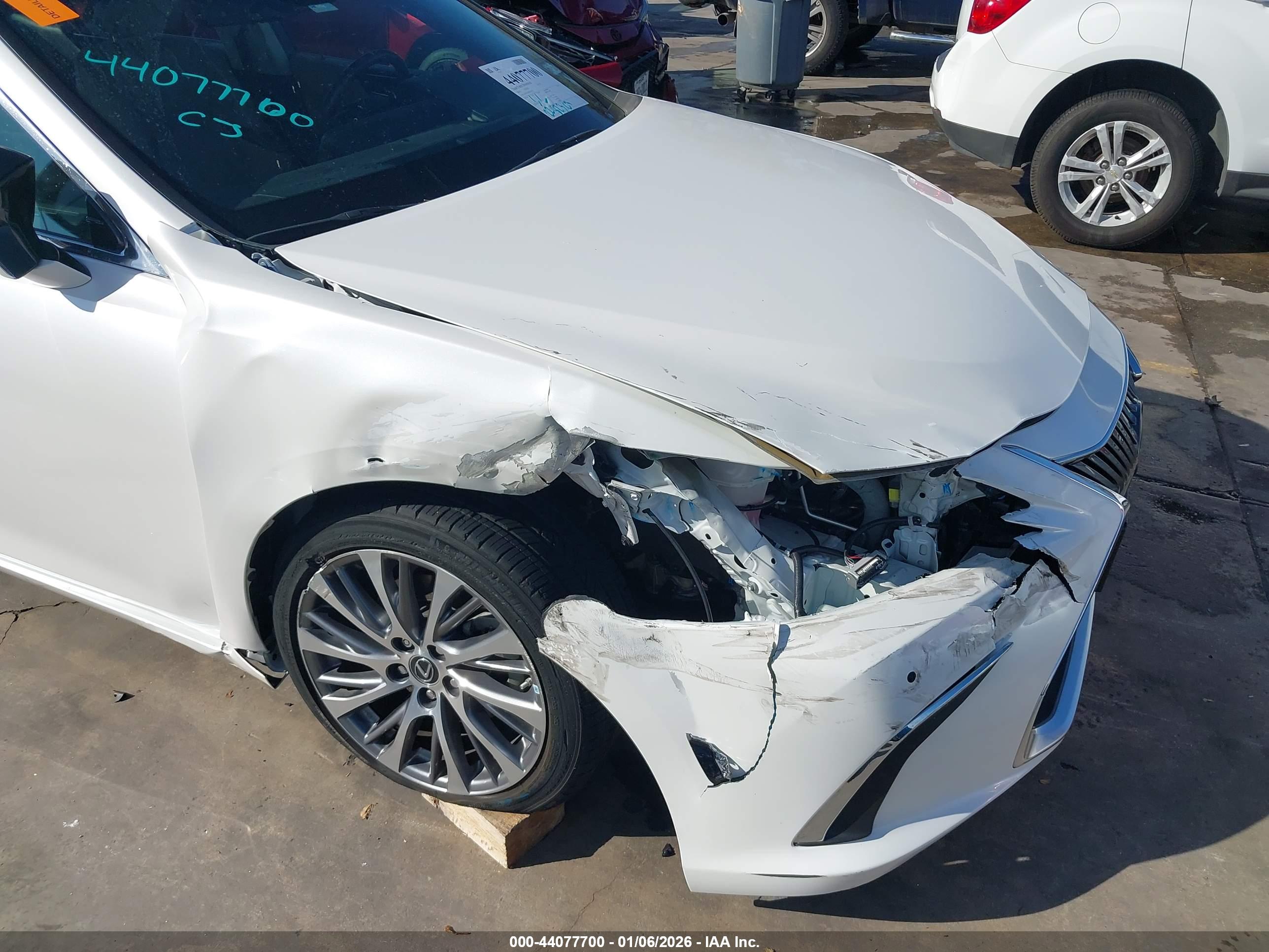 LEXUS ES image 6