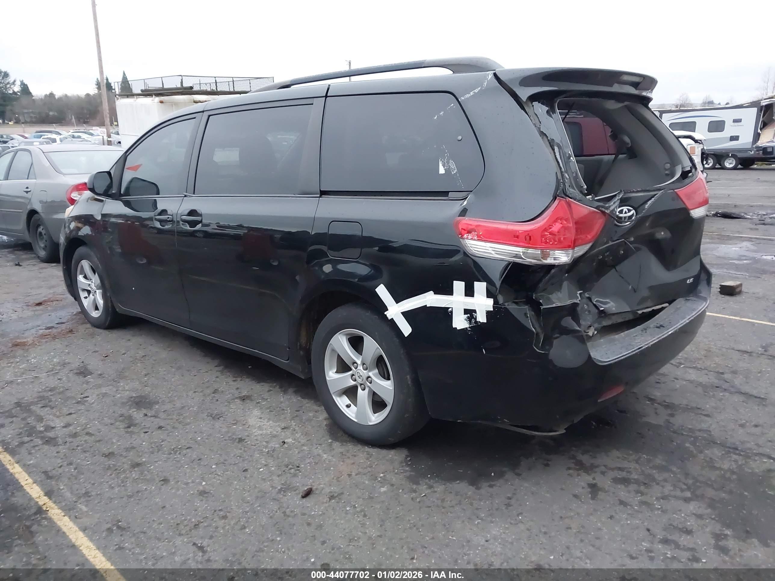 TOYOTA SIENNA image 3