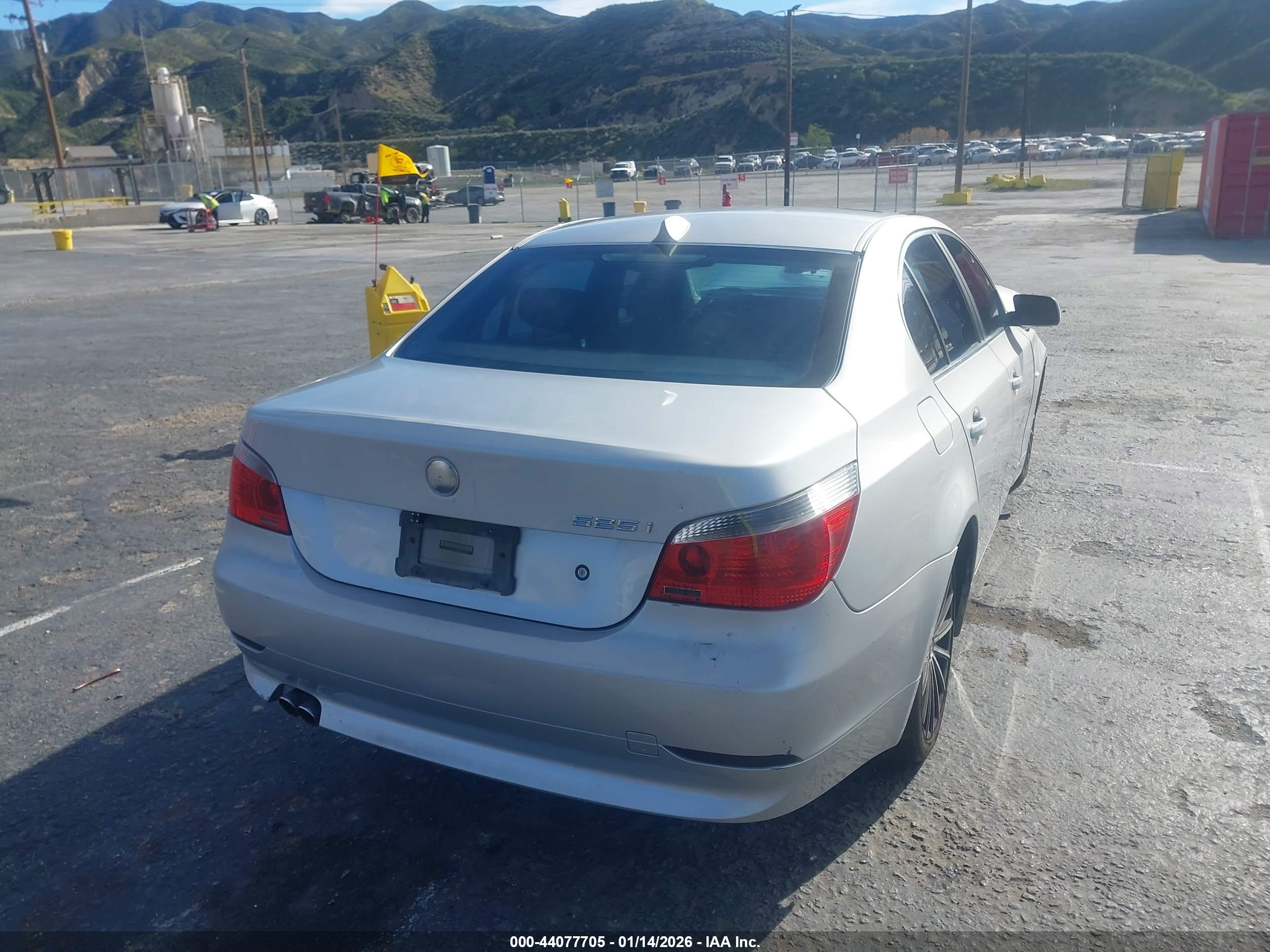 BMW 525I image 4