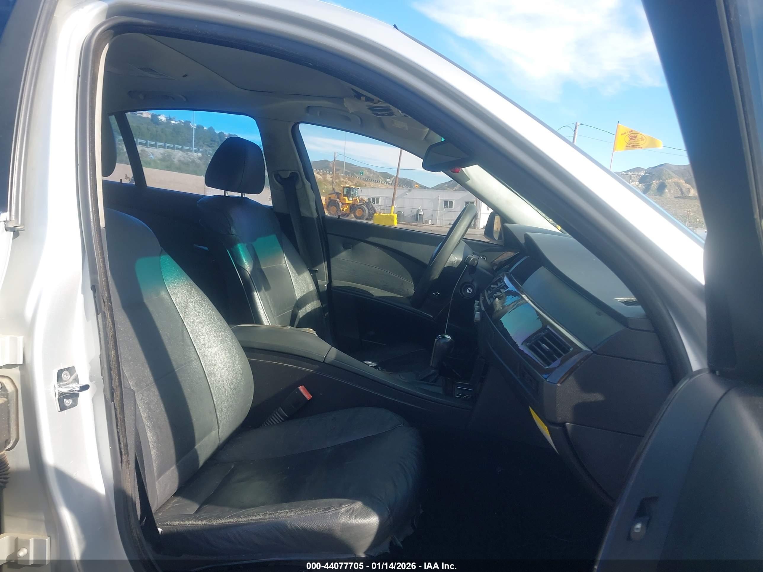BMW 525I image 5