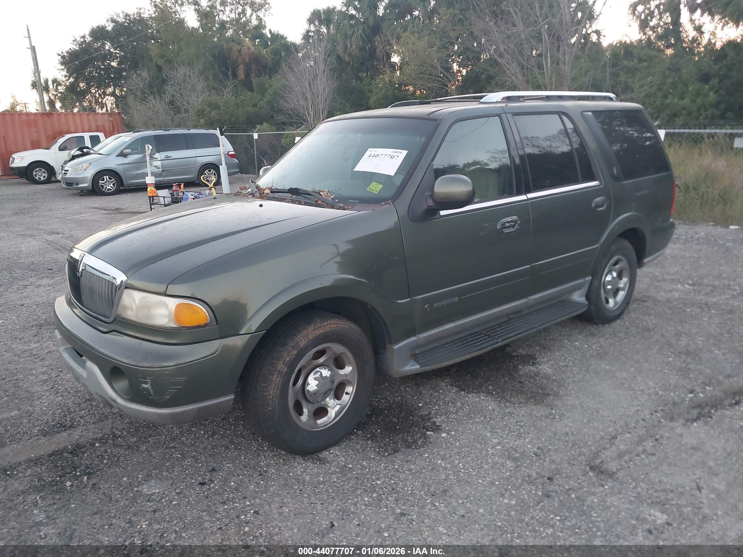 LINCOLN NAVIGATOR image 2