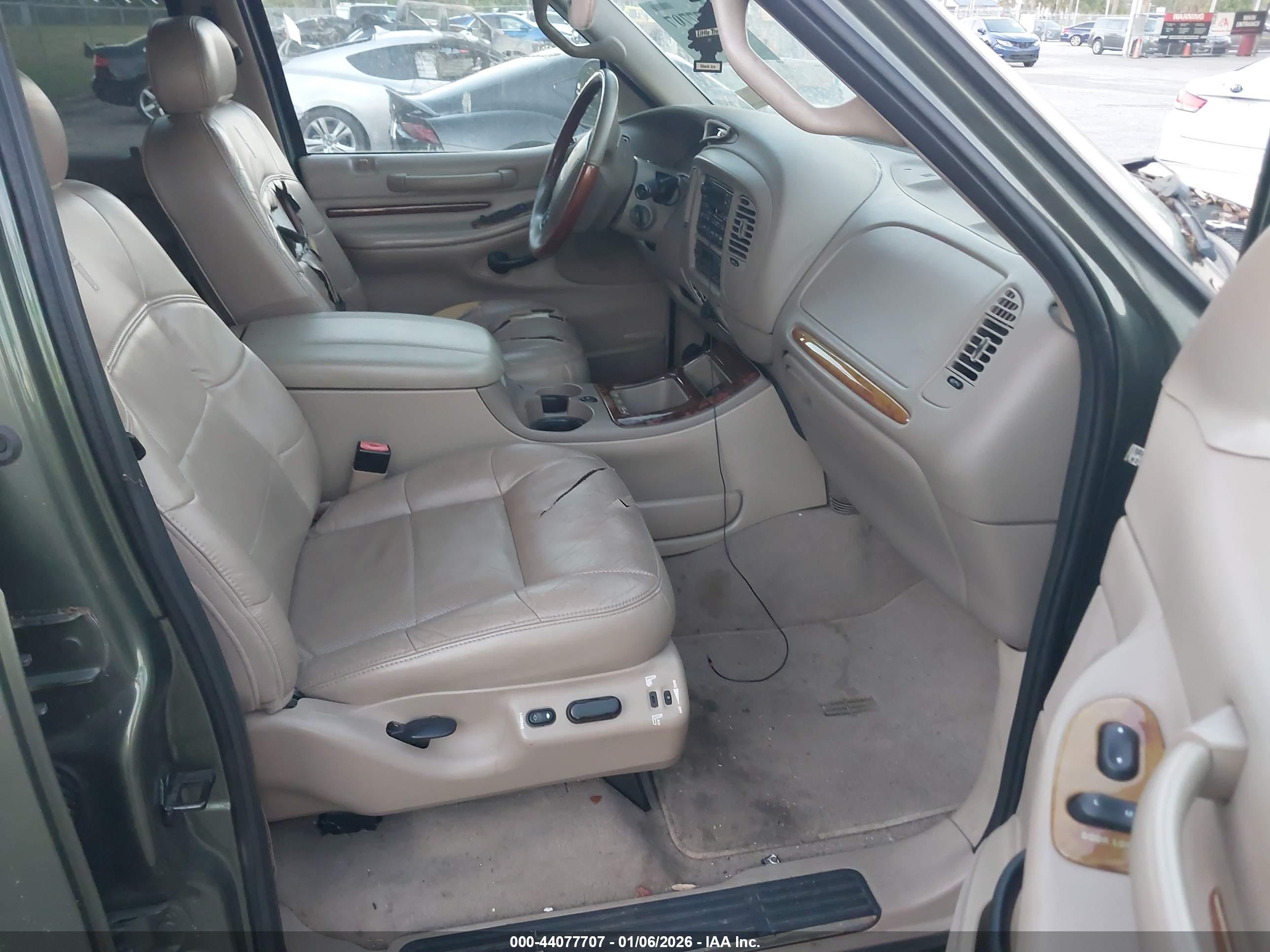LINCOLN NAVIGATOR image 5