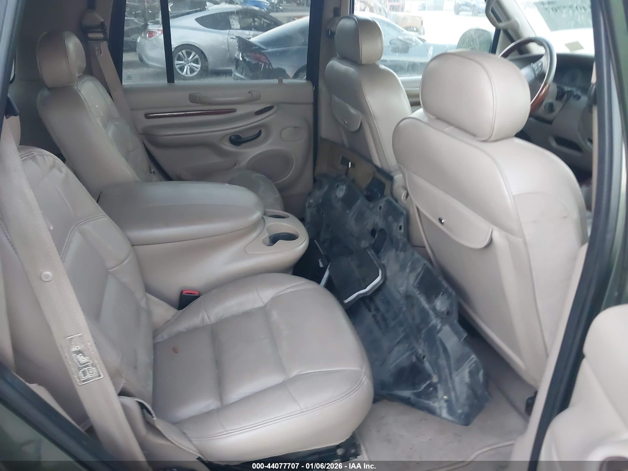 LINCOLN NAVIGATOR image 8