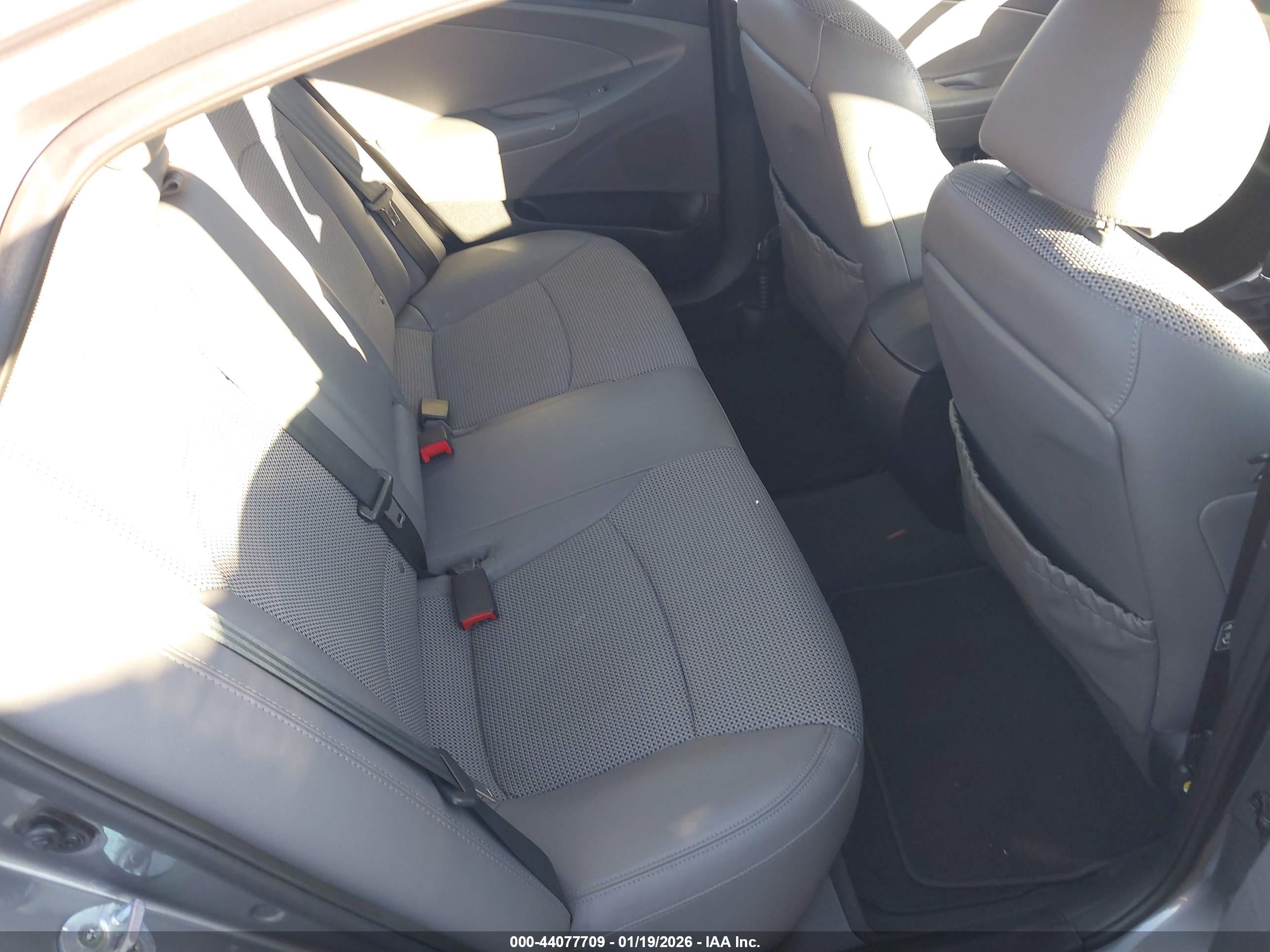 HYUNDAI SONATA image 8