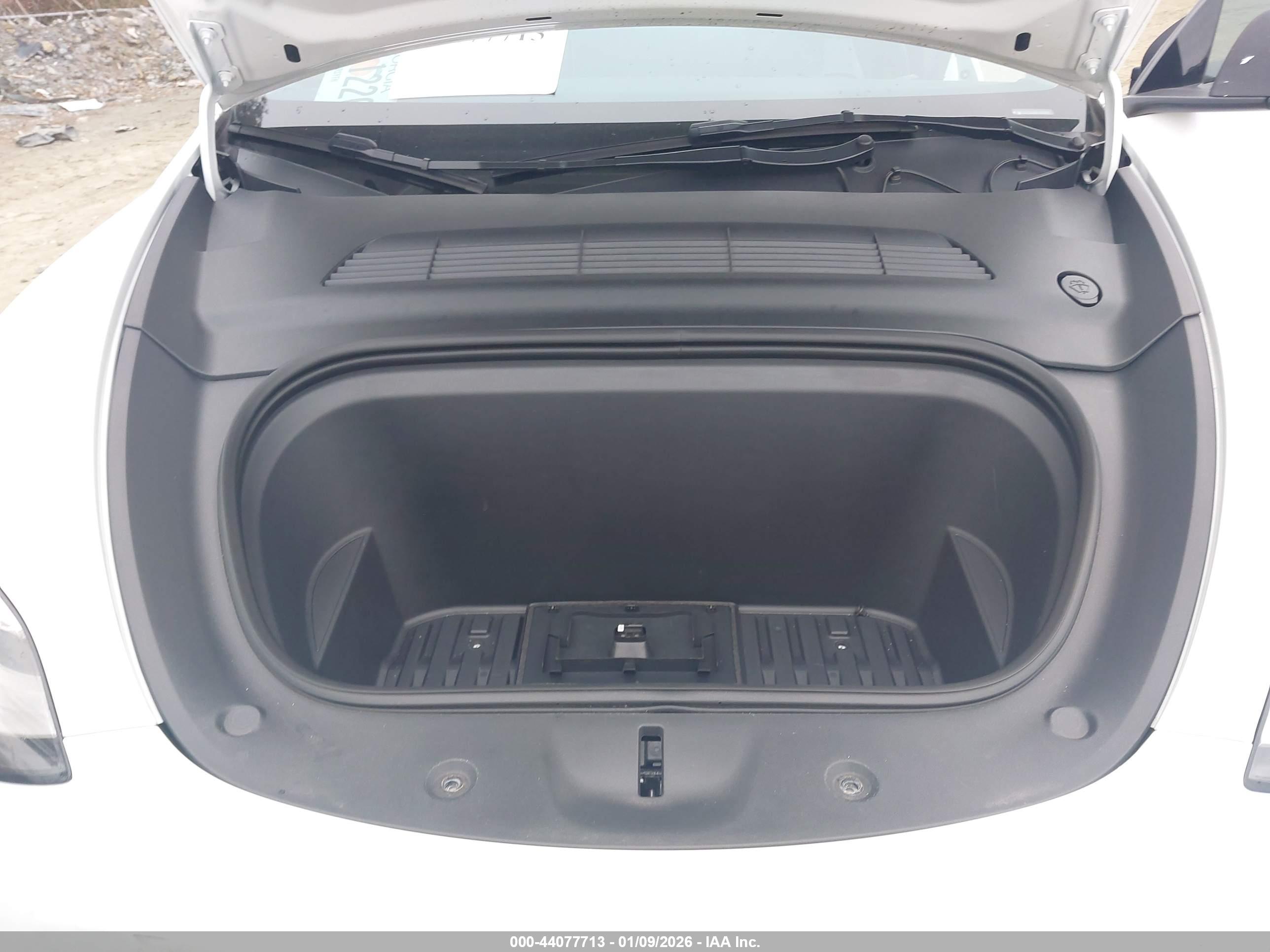 TESLA MODEL image 10