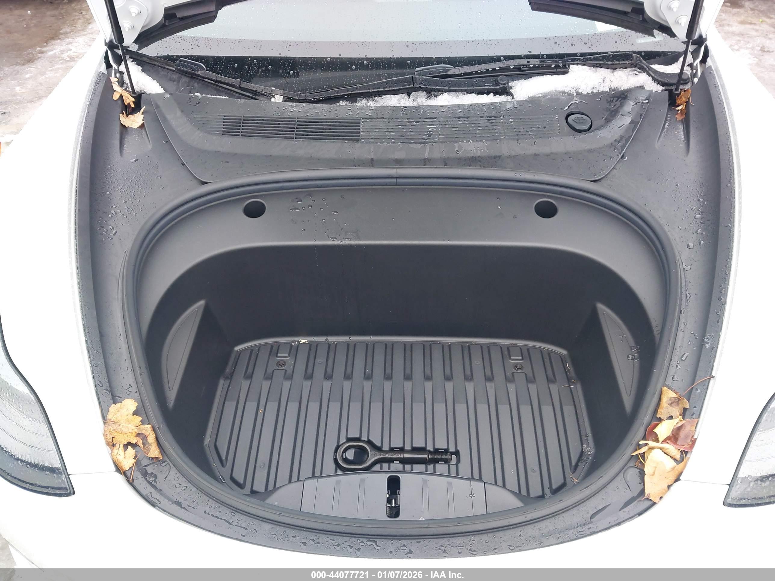TESLA MODEL image 10