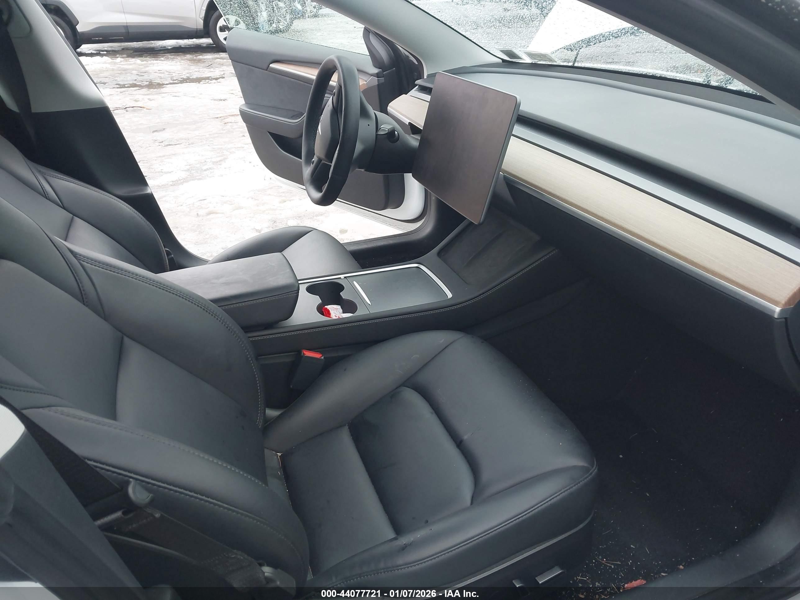 TESLA MODEL image 5