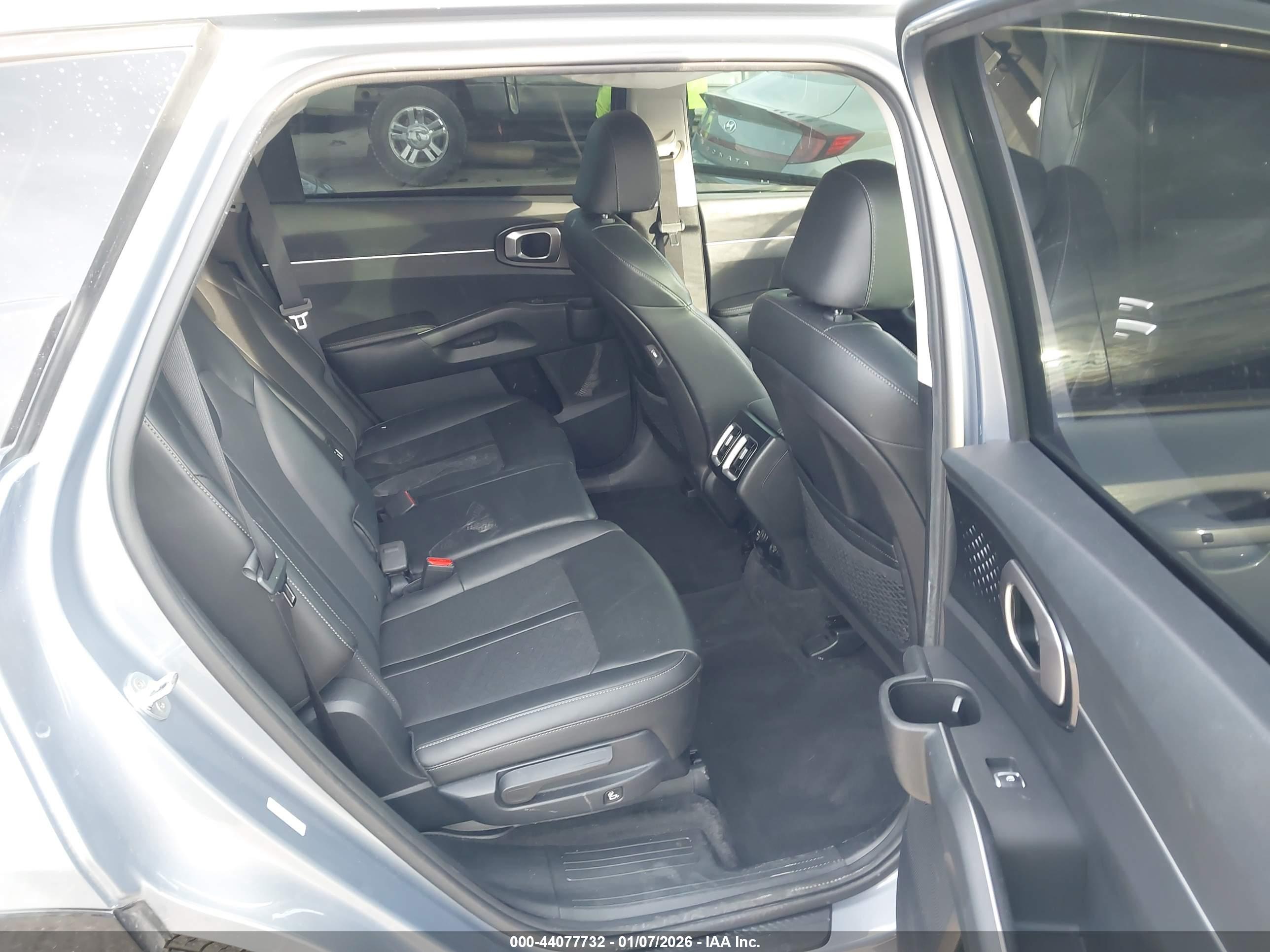 KIA SORENTO image 8
