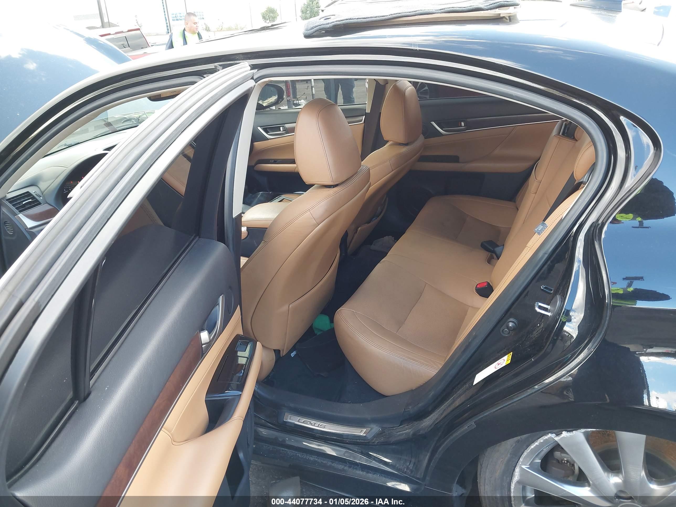 LEXUS GS image 8