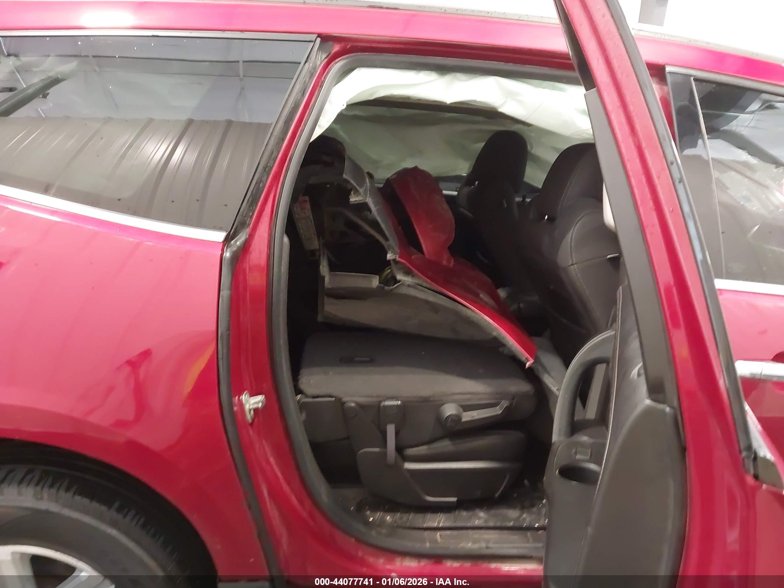 CHEVROLET TRAVERSE image 8