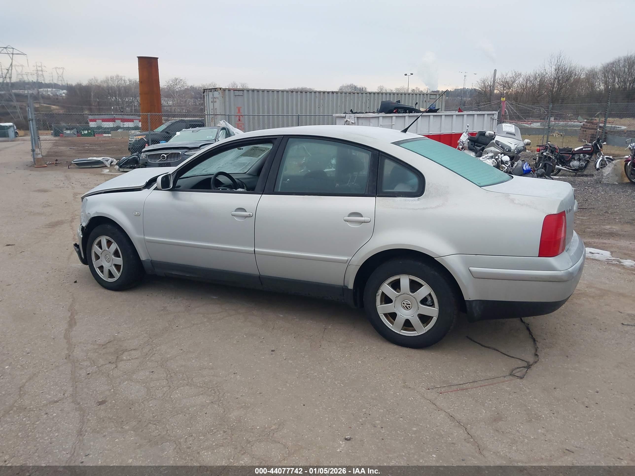 VOLKSWAGEN PASSAT image 3