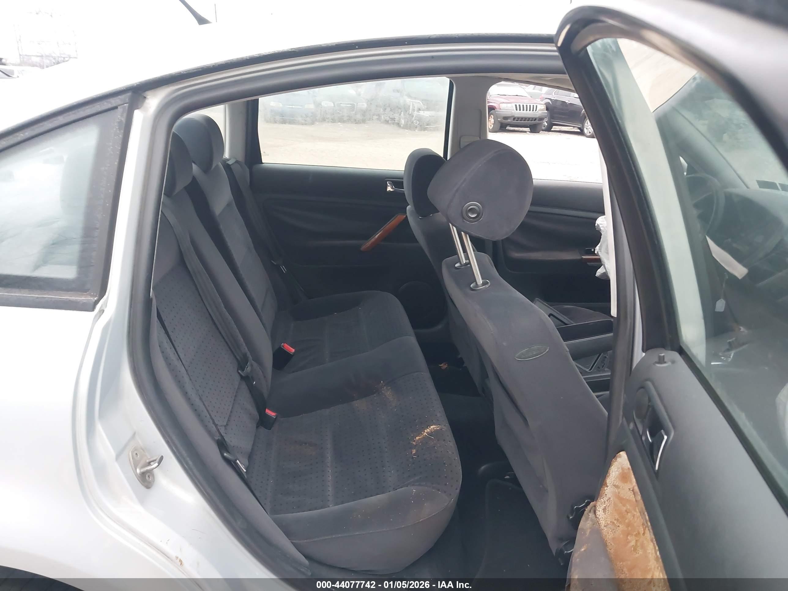 VOLKSWAGEN PASSAT image 8