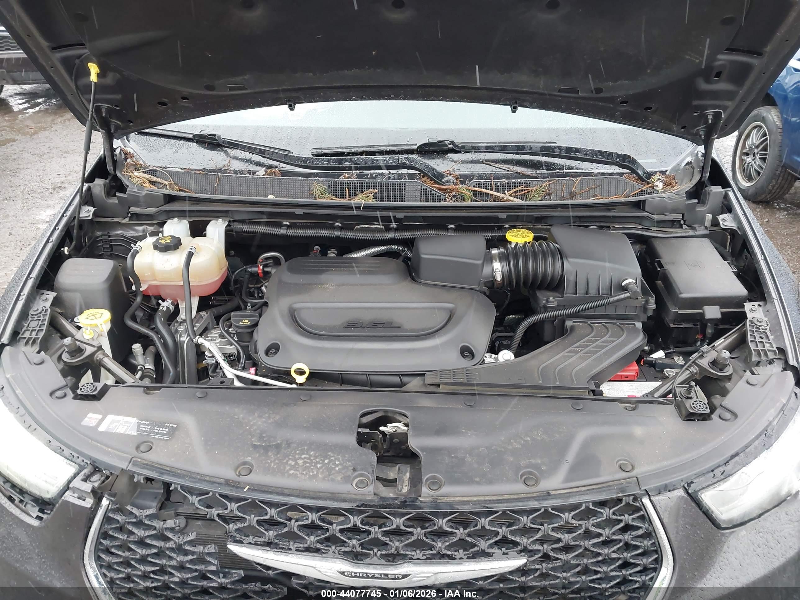 CHRYSLER PACIFICA image 10