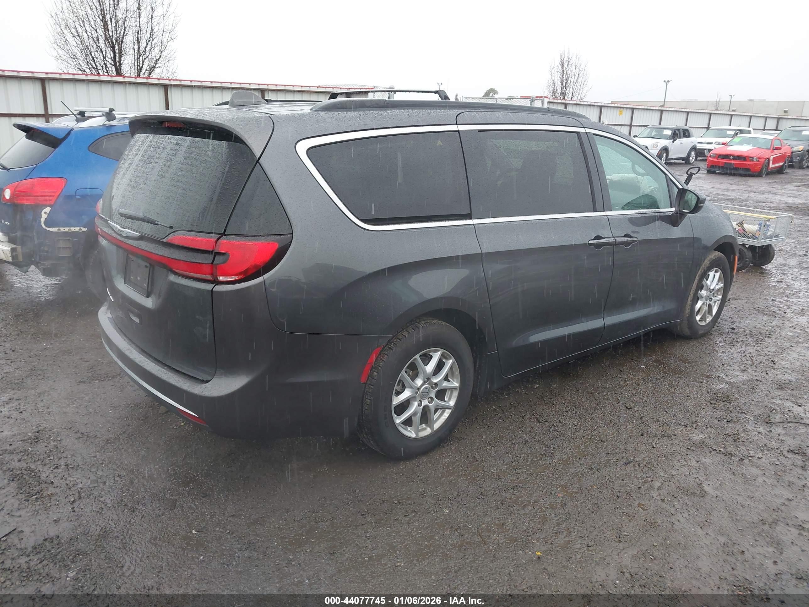CHRYSLER PACIFICA image 4