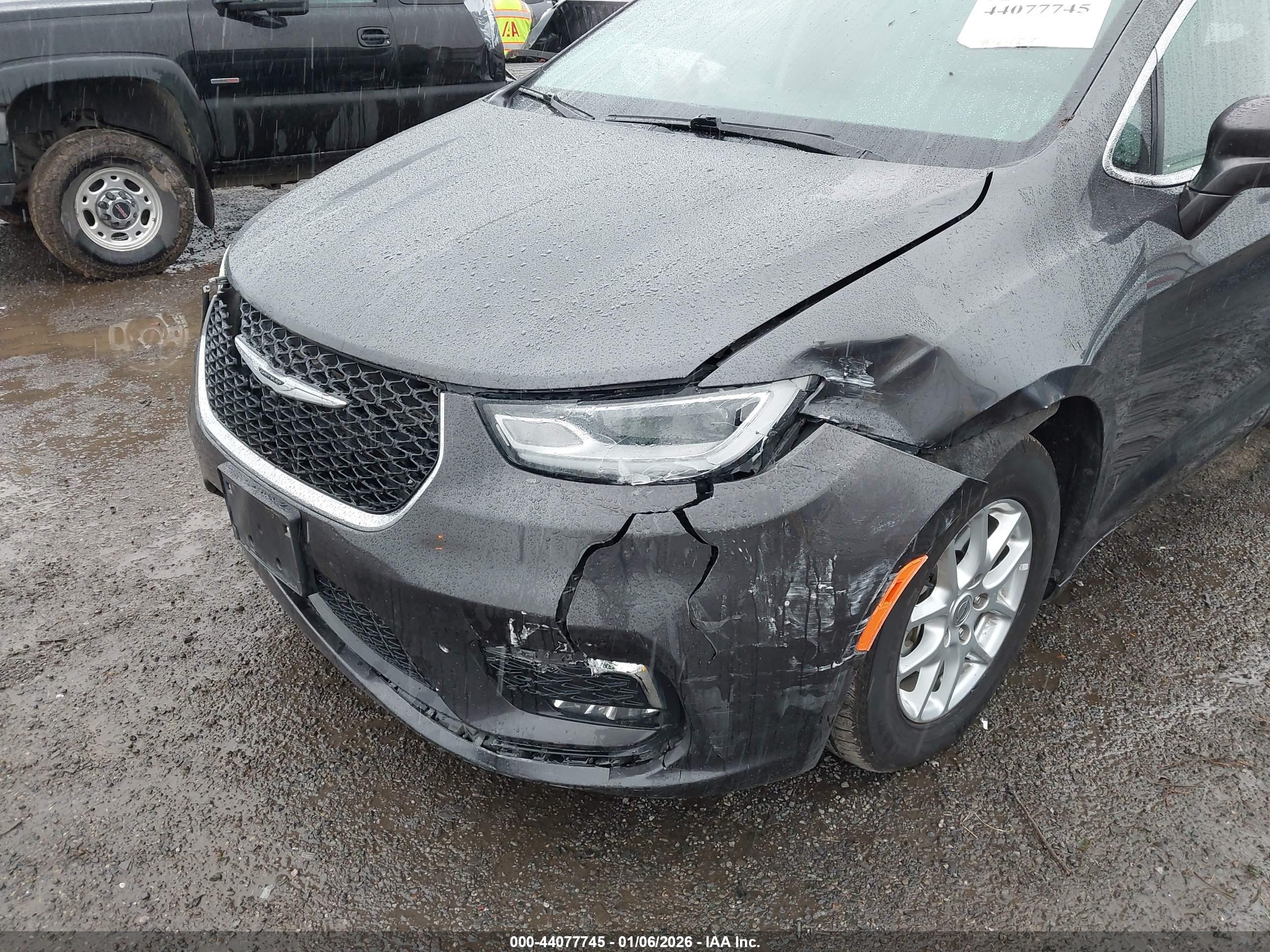 CHRYSLER PACIFICA image 6