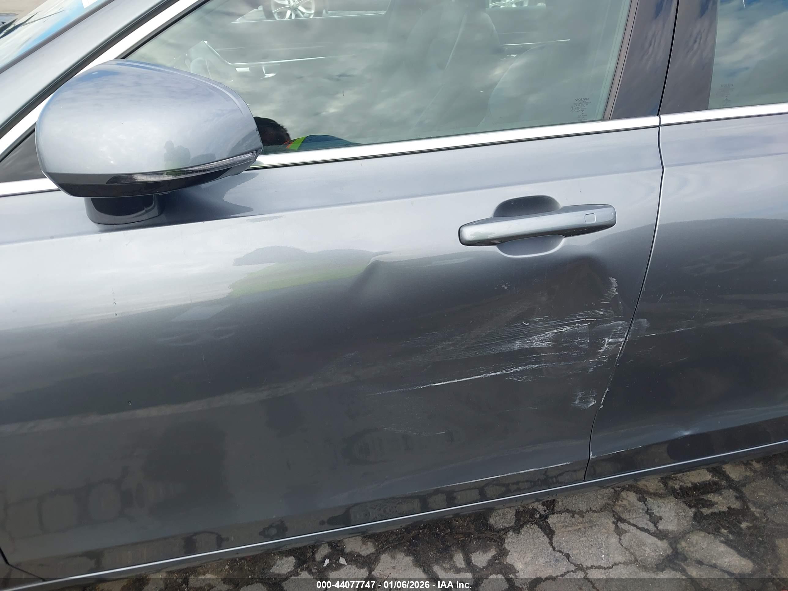 VOLVO S90 image 6