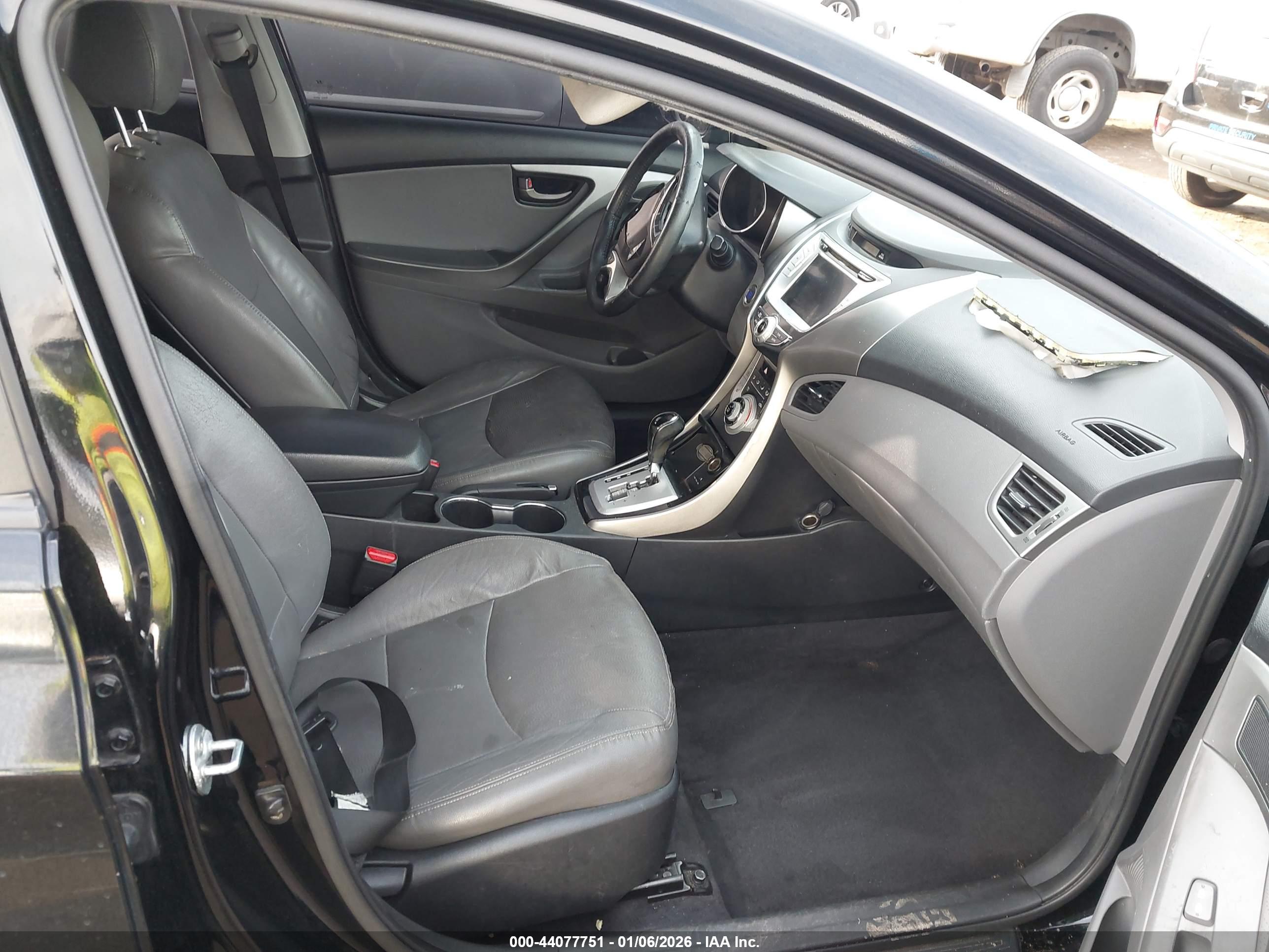 HYUNDAI ELANTRA image 5