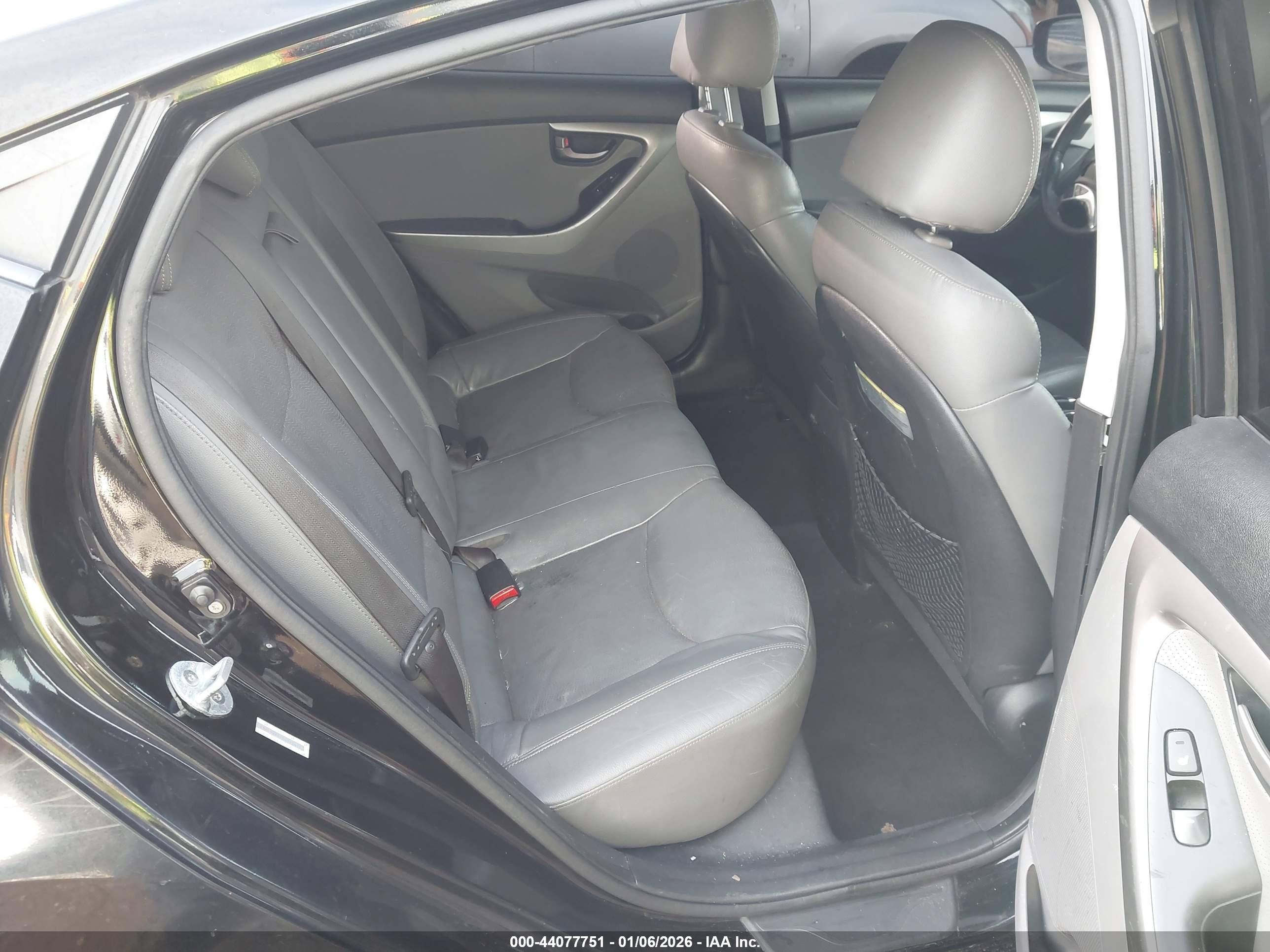 HYUNDAI ELANTRA image 8