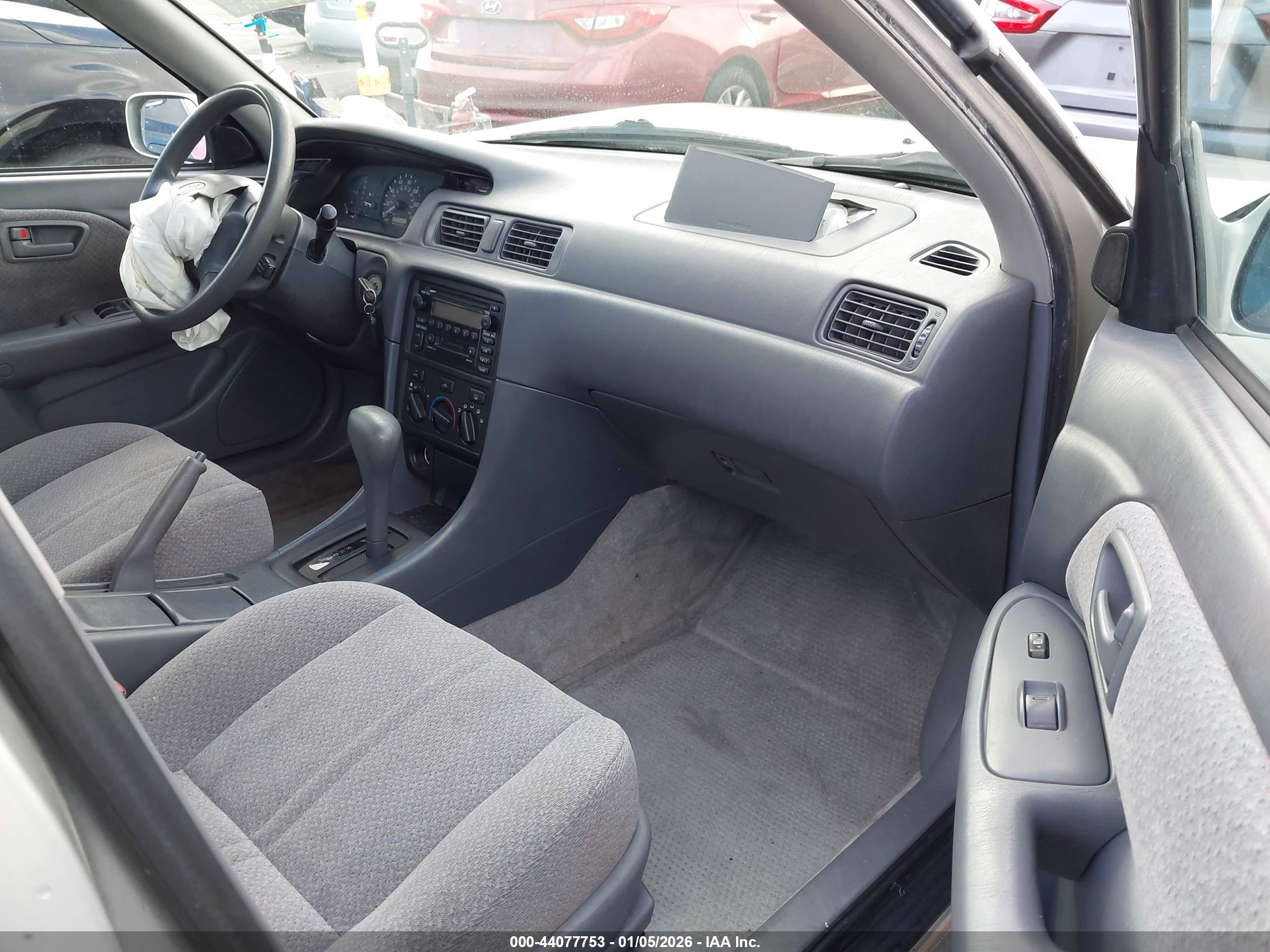TOYOTA CAMRY image 5