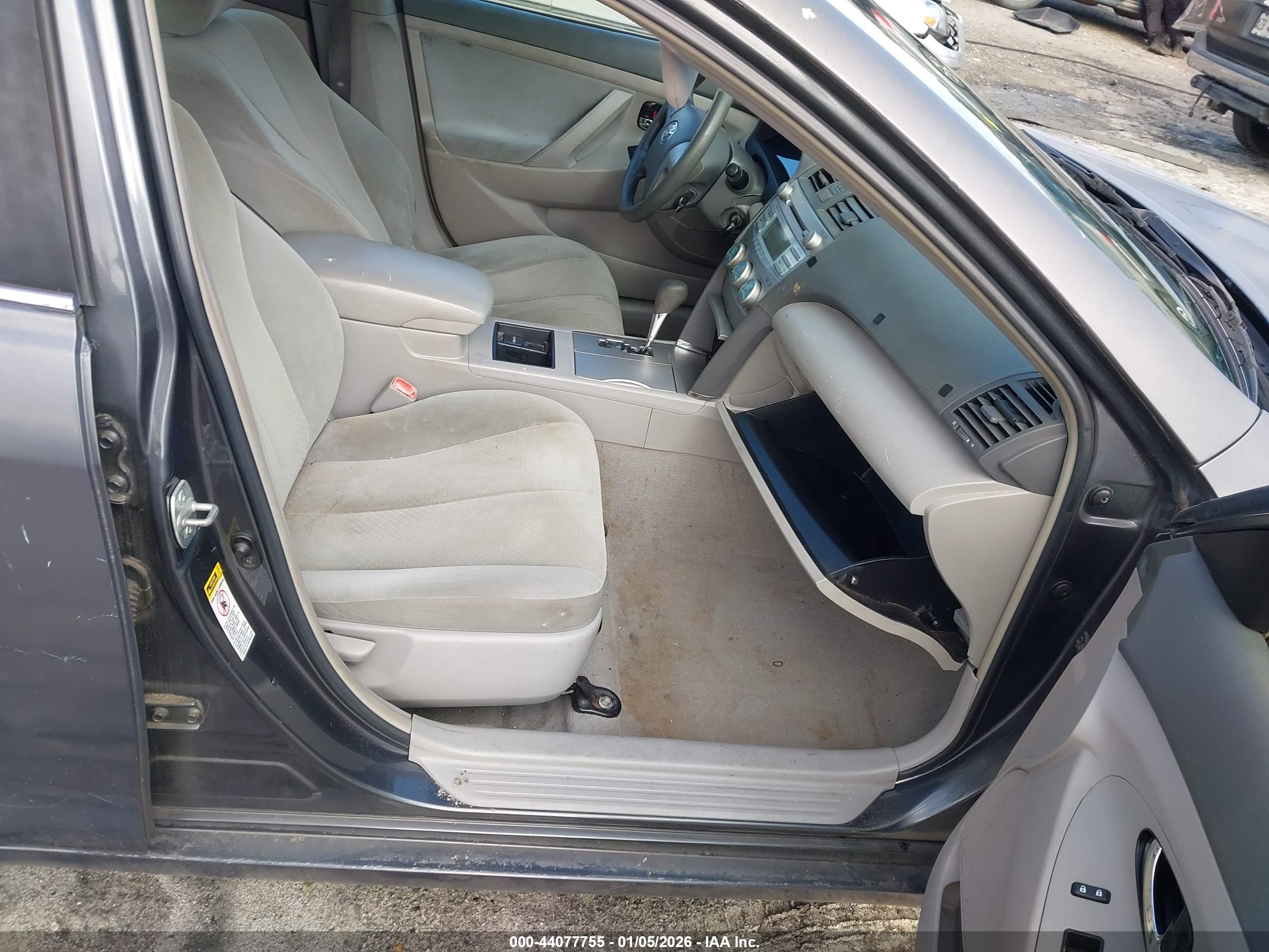 TOYOTA CAMRY image 5