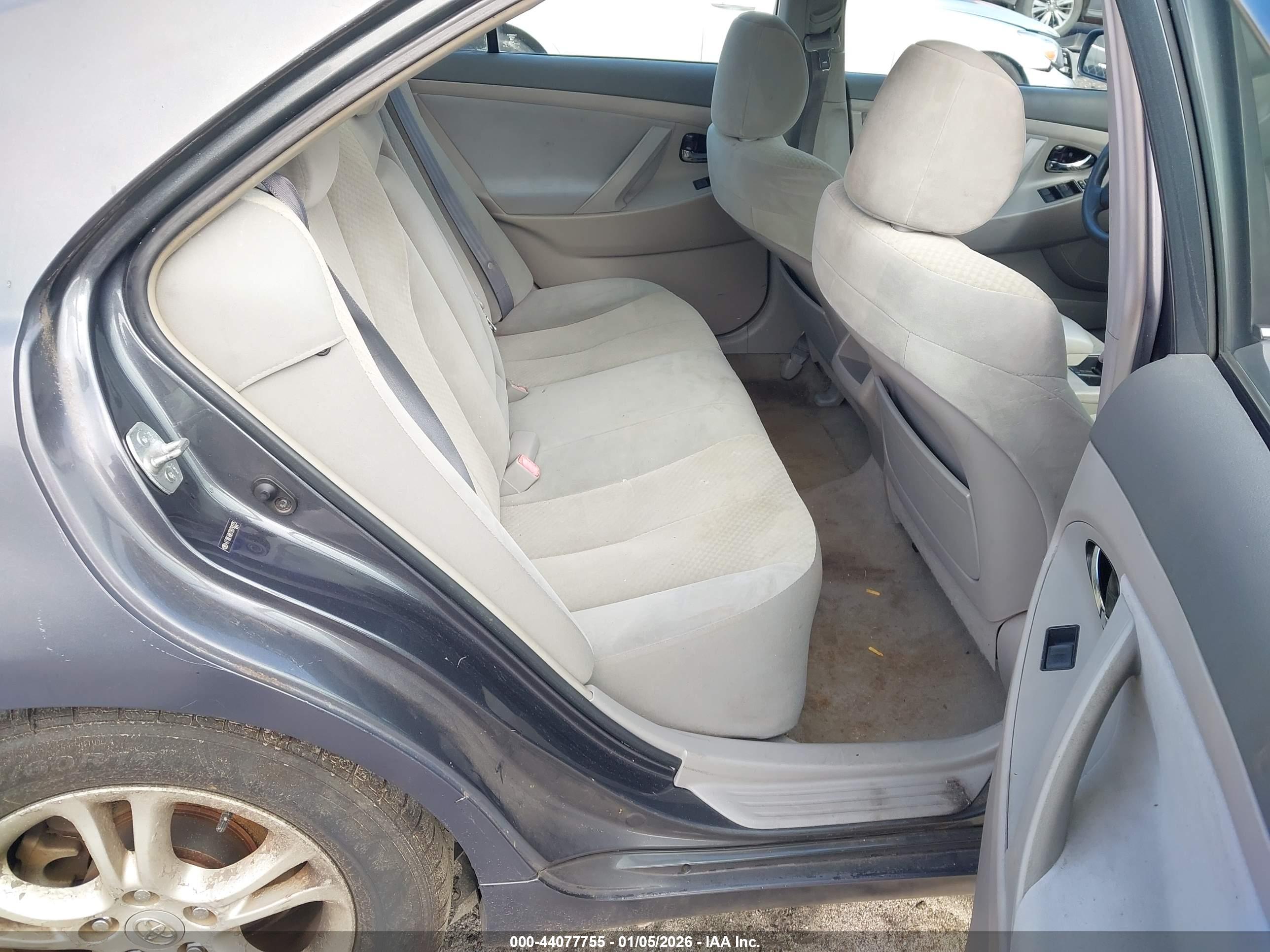 TOYOTA CAMRY image 8