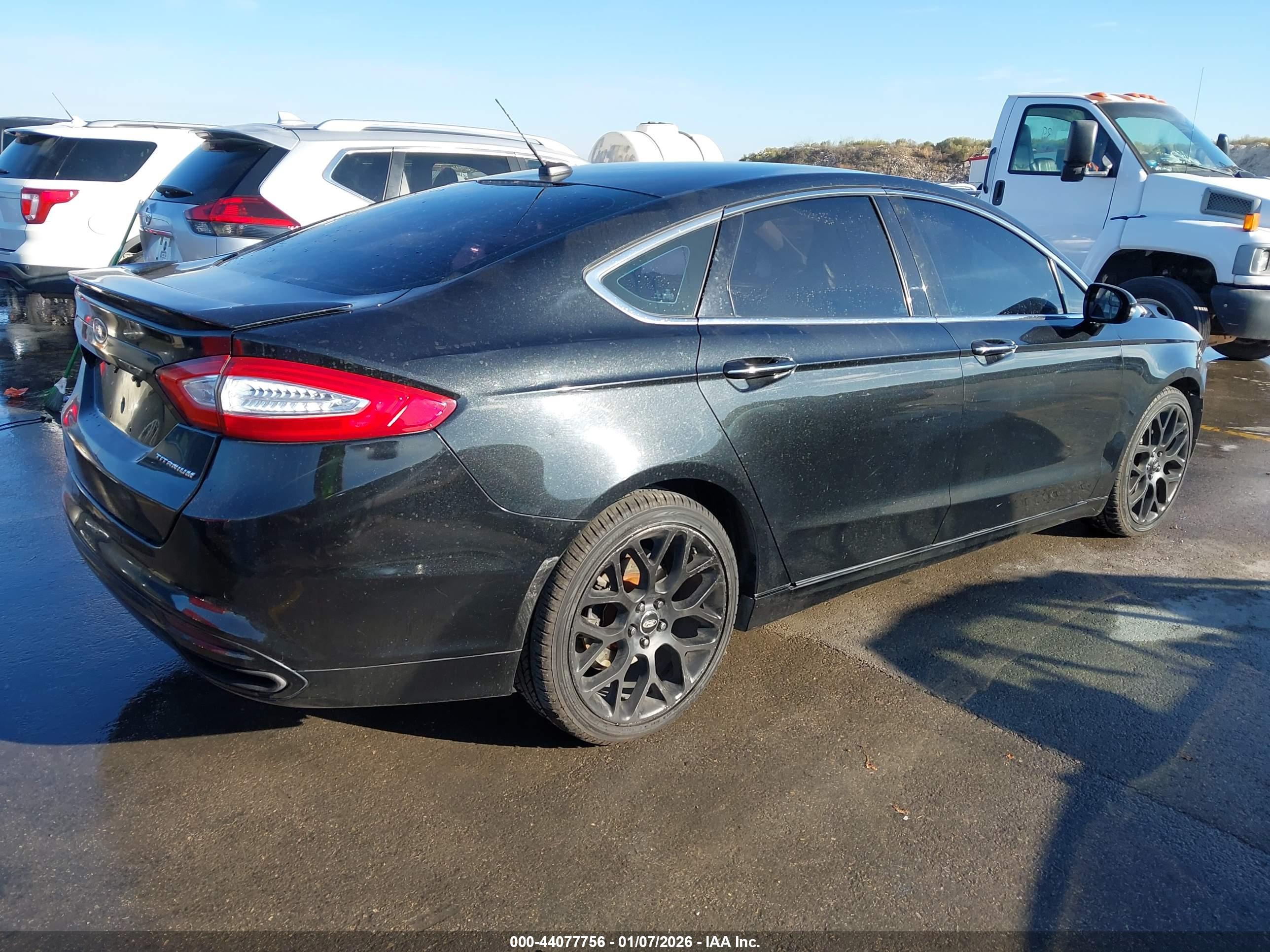 FORD FUSION image 4