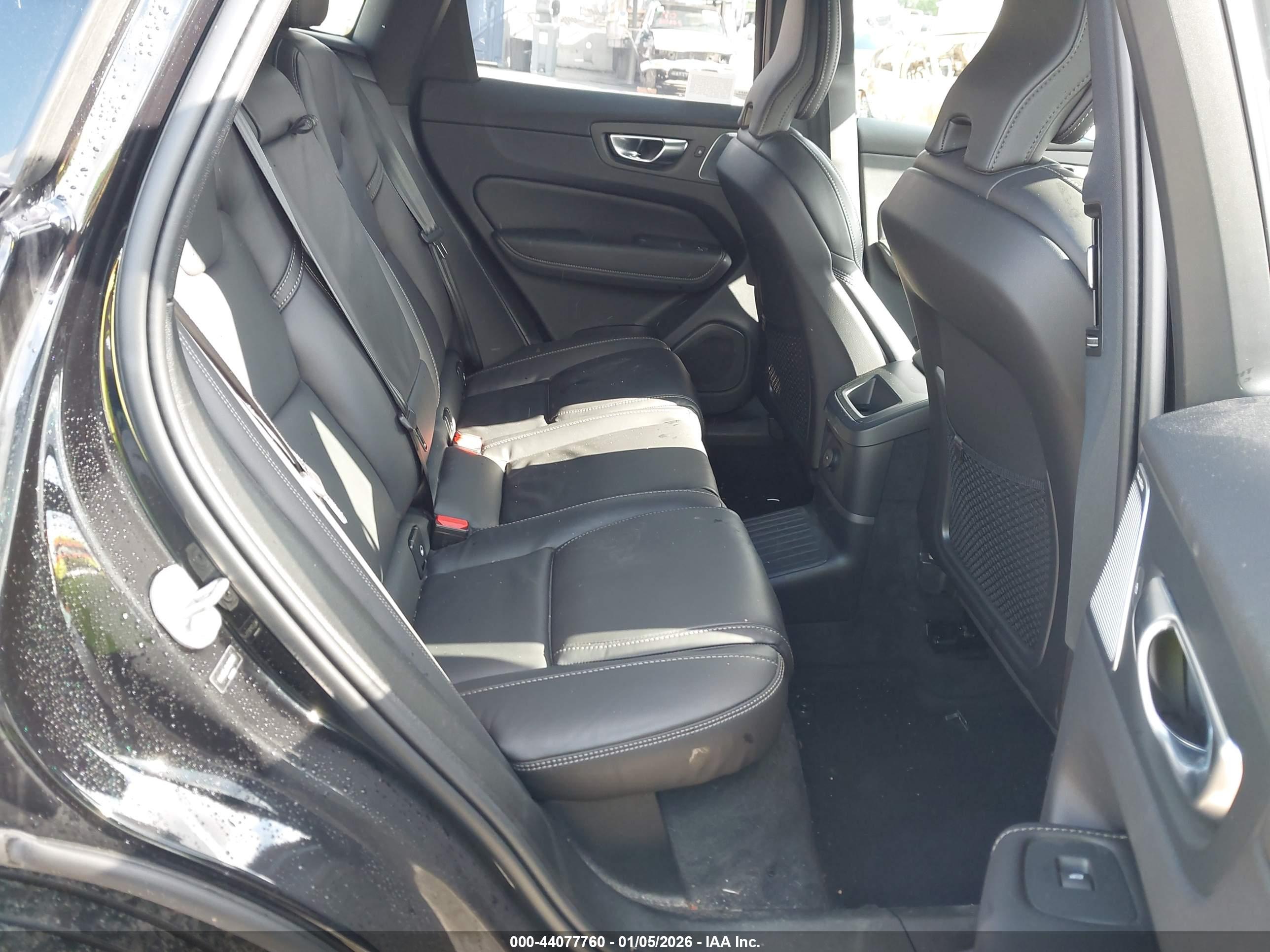 VOLVO XC60 image 8