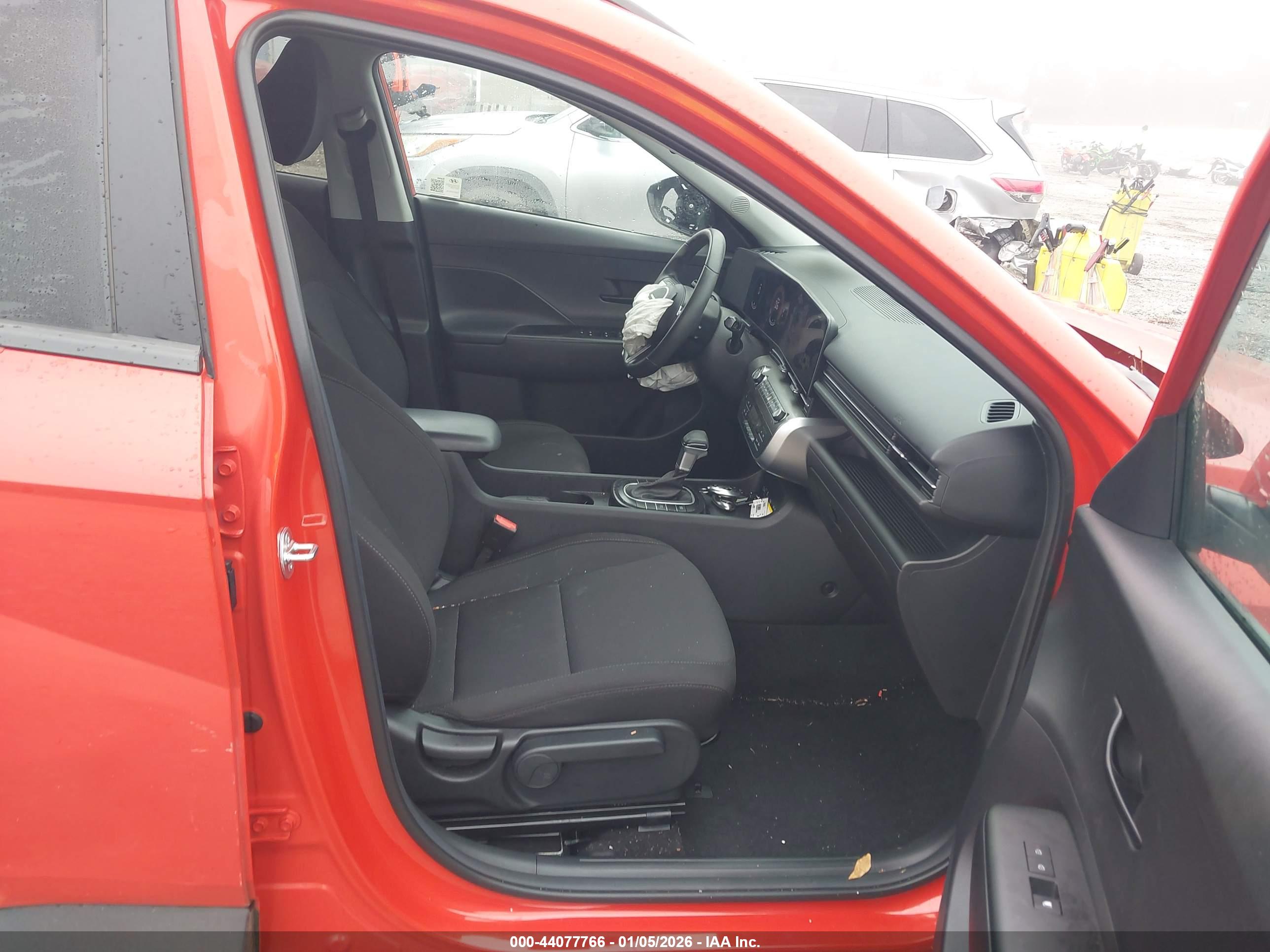 HYUNDAI KONA image 5