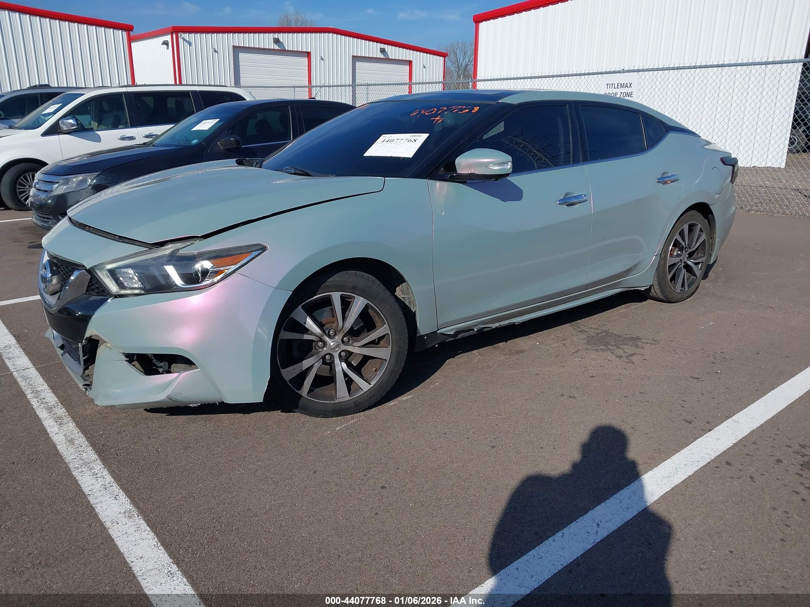 NISSAN MAXIMA image 2