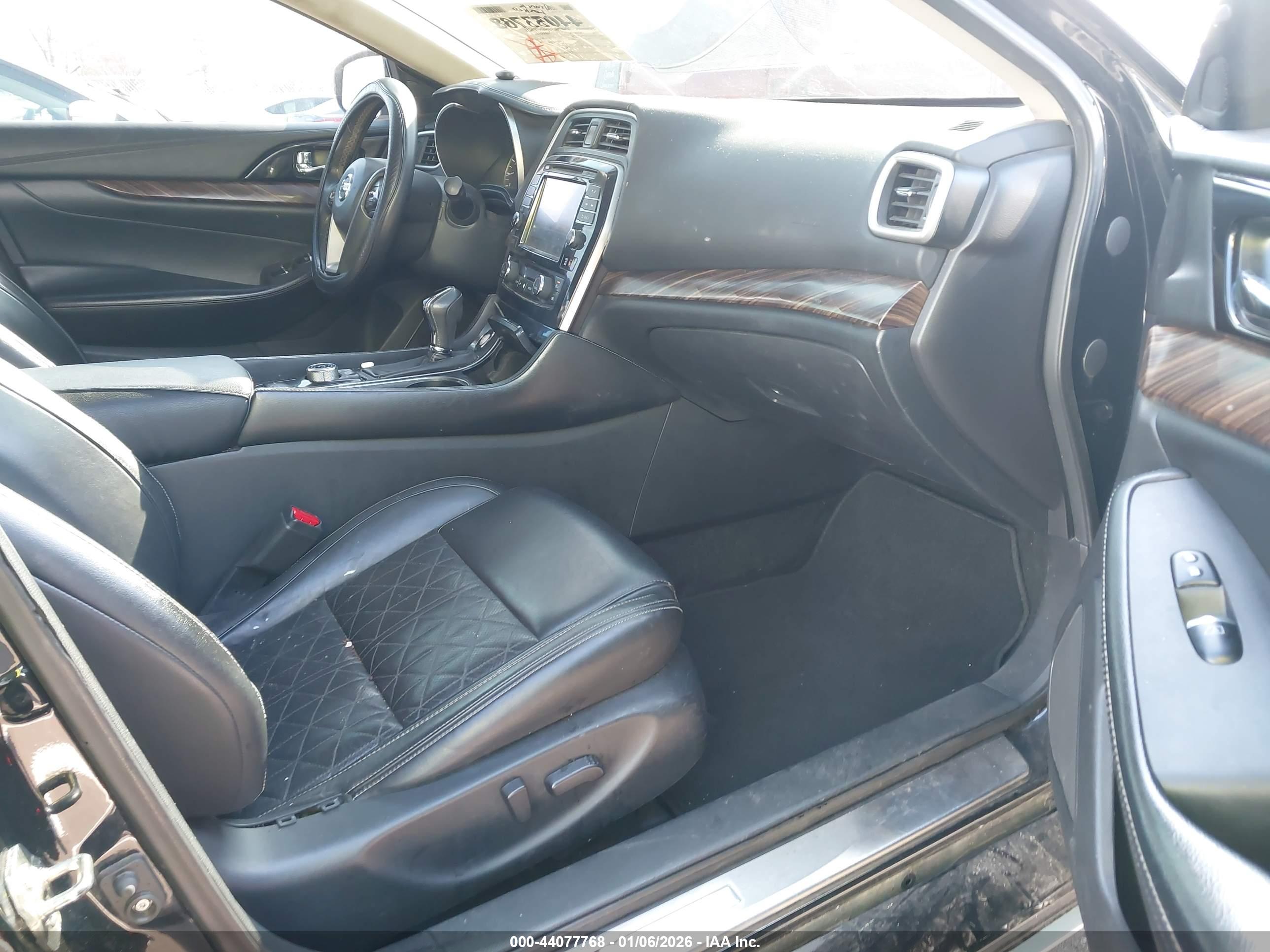 NISSAN MAXIMA image 5