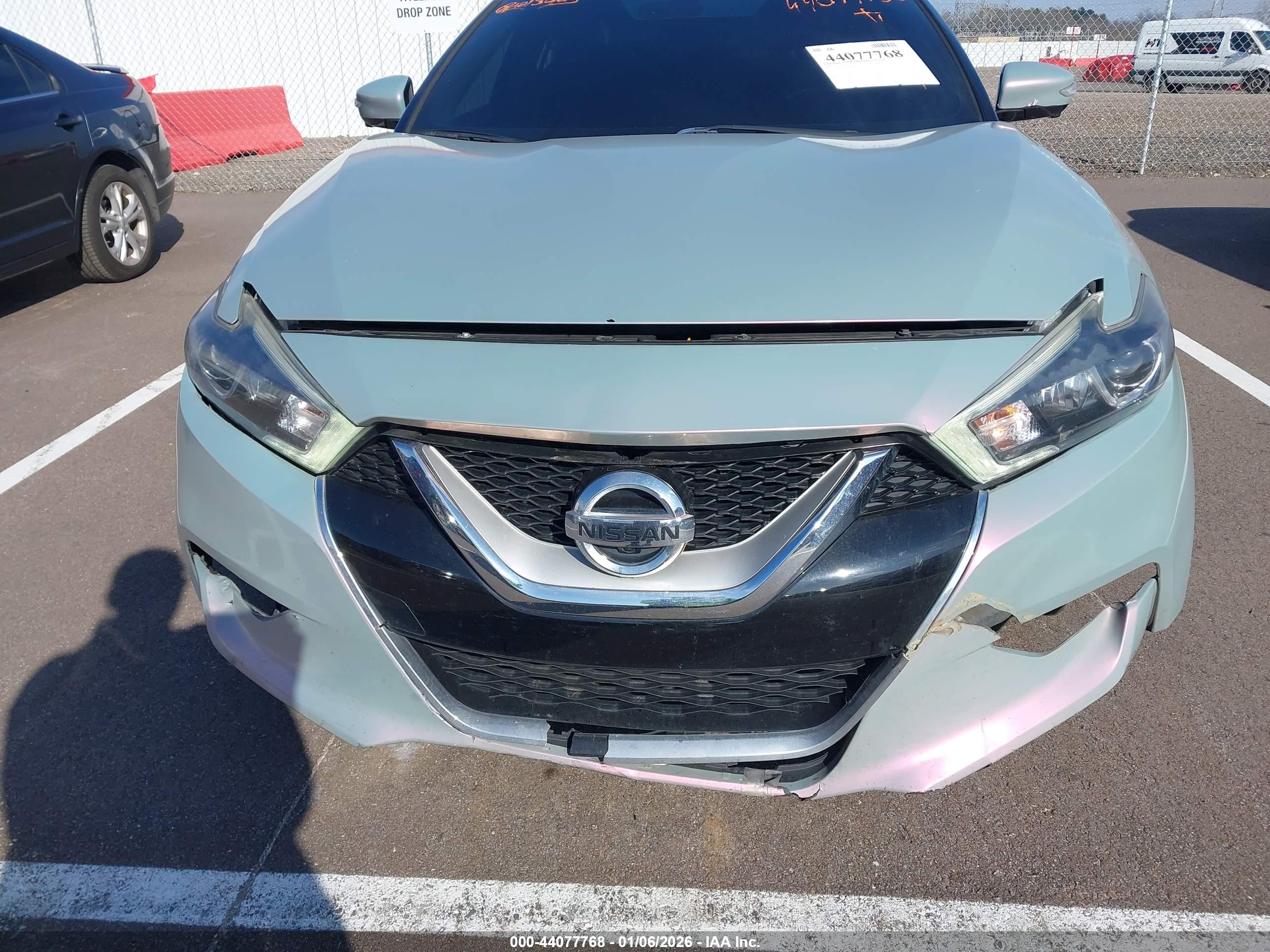 NISSAN MAXIMA image 6