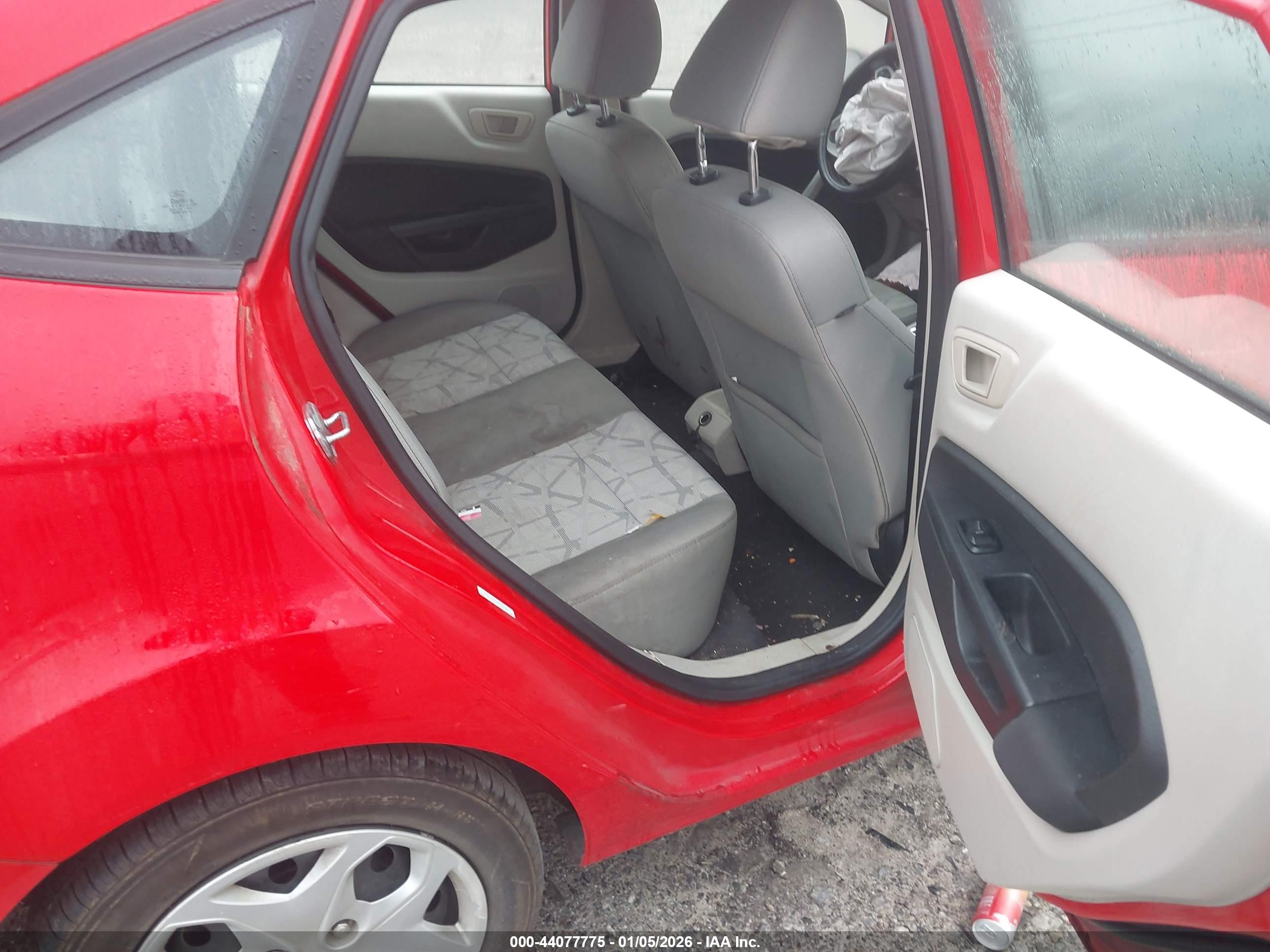 FORD FIESTA image 8