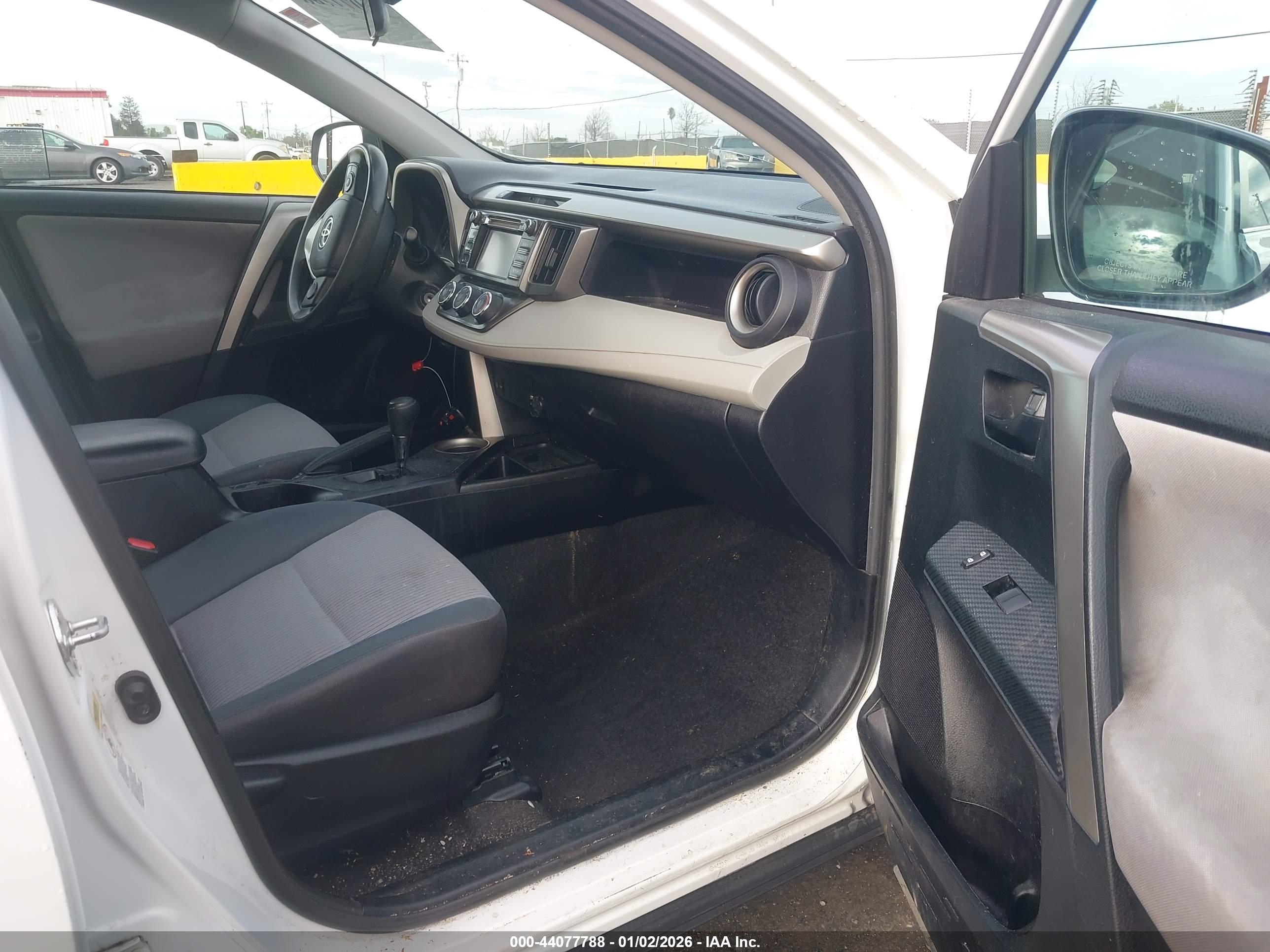 TOYOTA RAV4 image 5