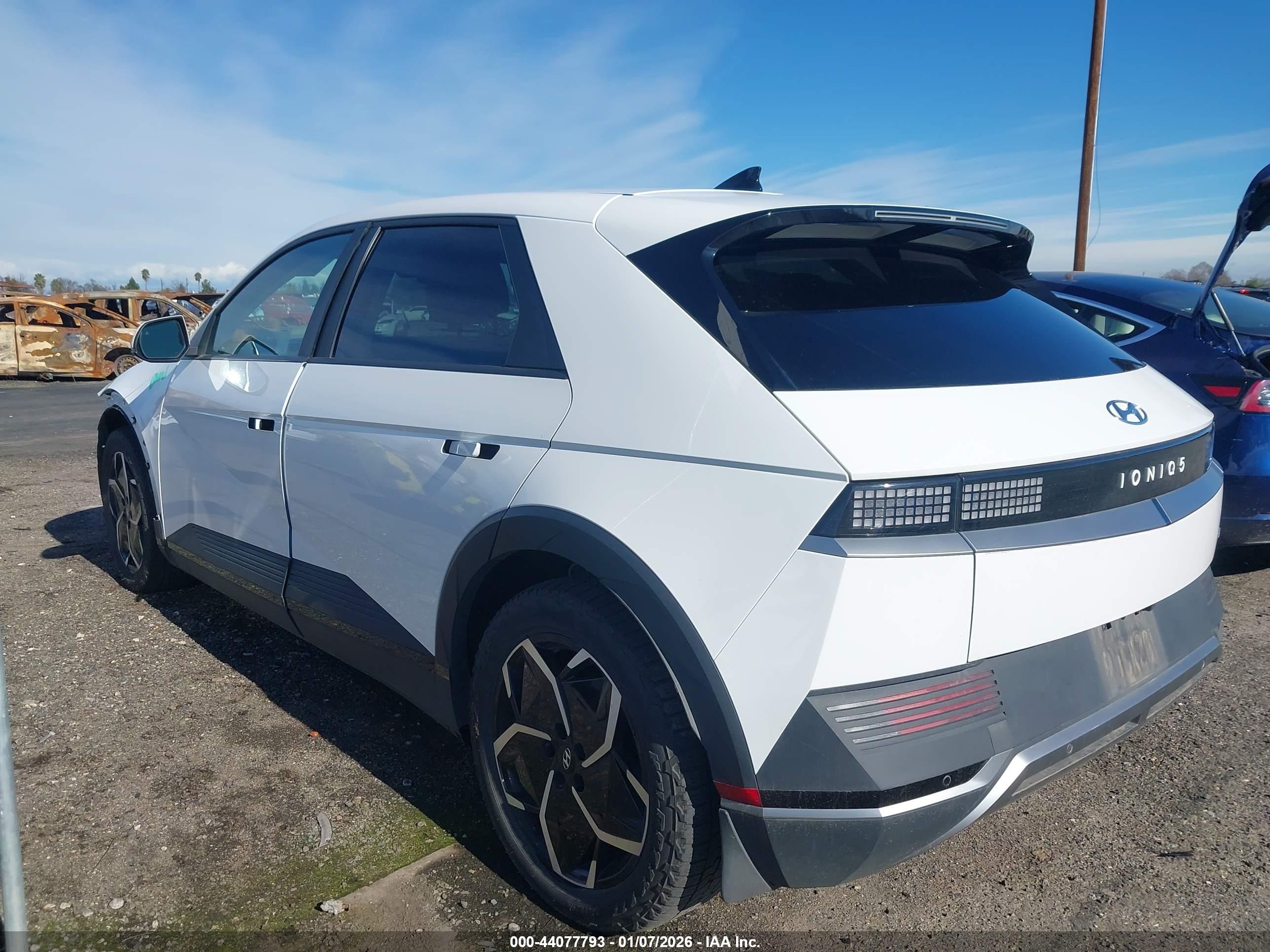 HYUNDAI IONIQ image 3