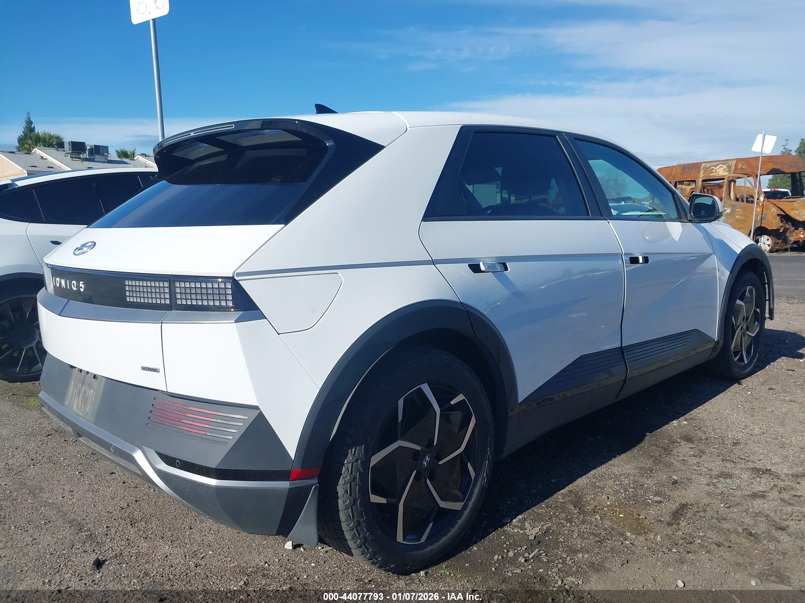 HYUNDAI IONIQ image 4