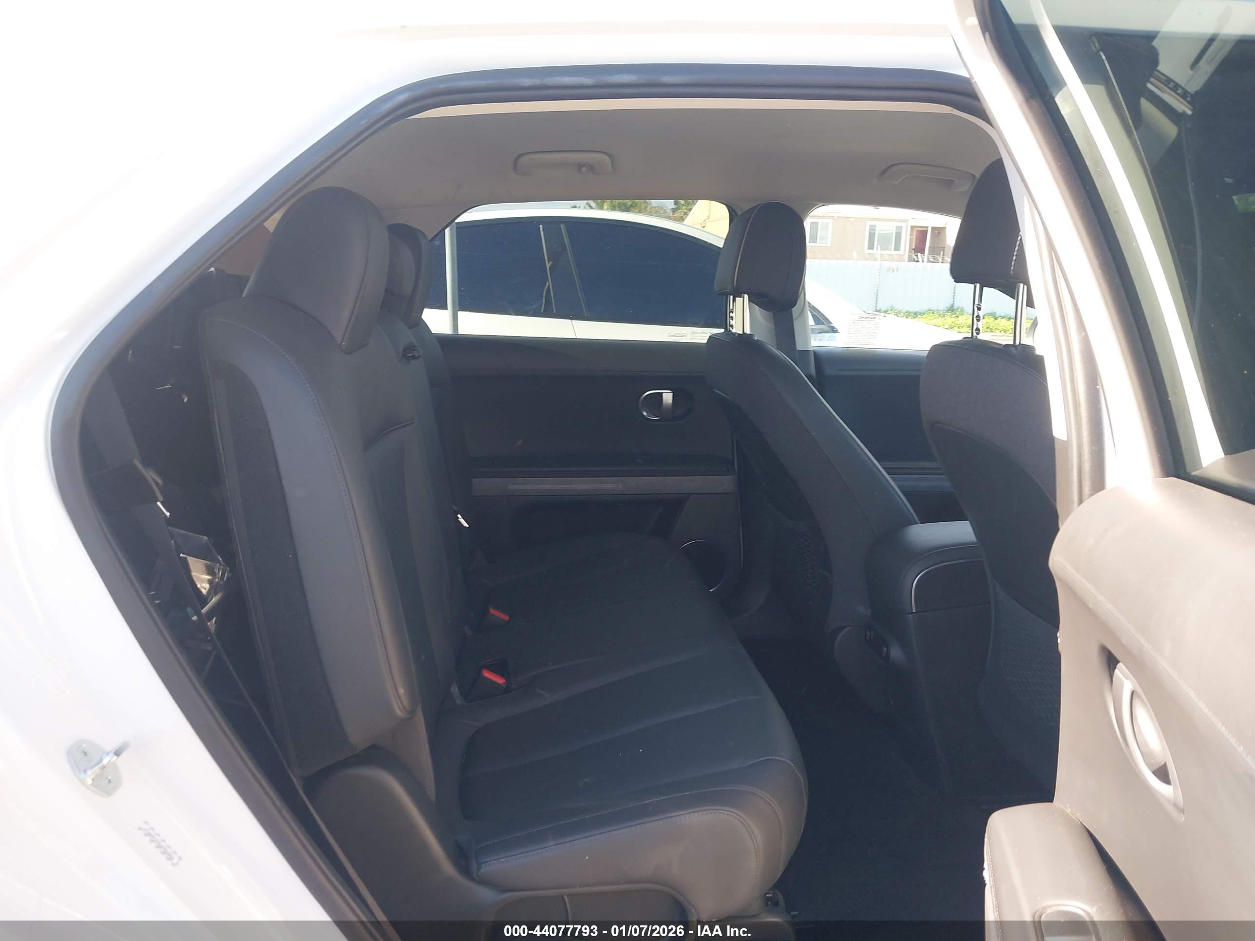 HYUNDAI IONIQ image 8