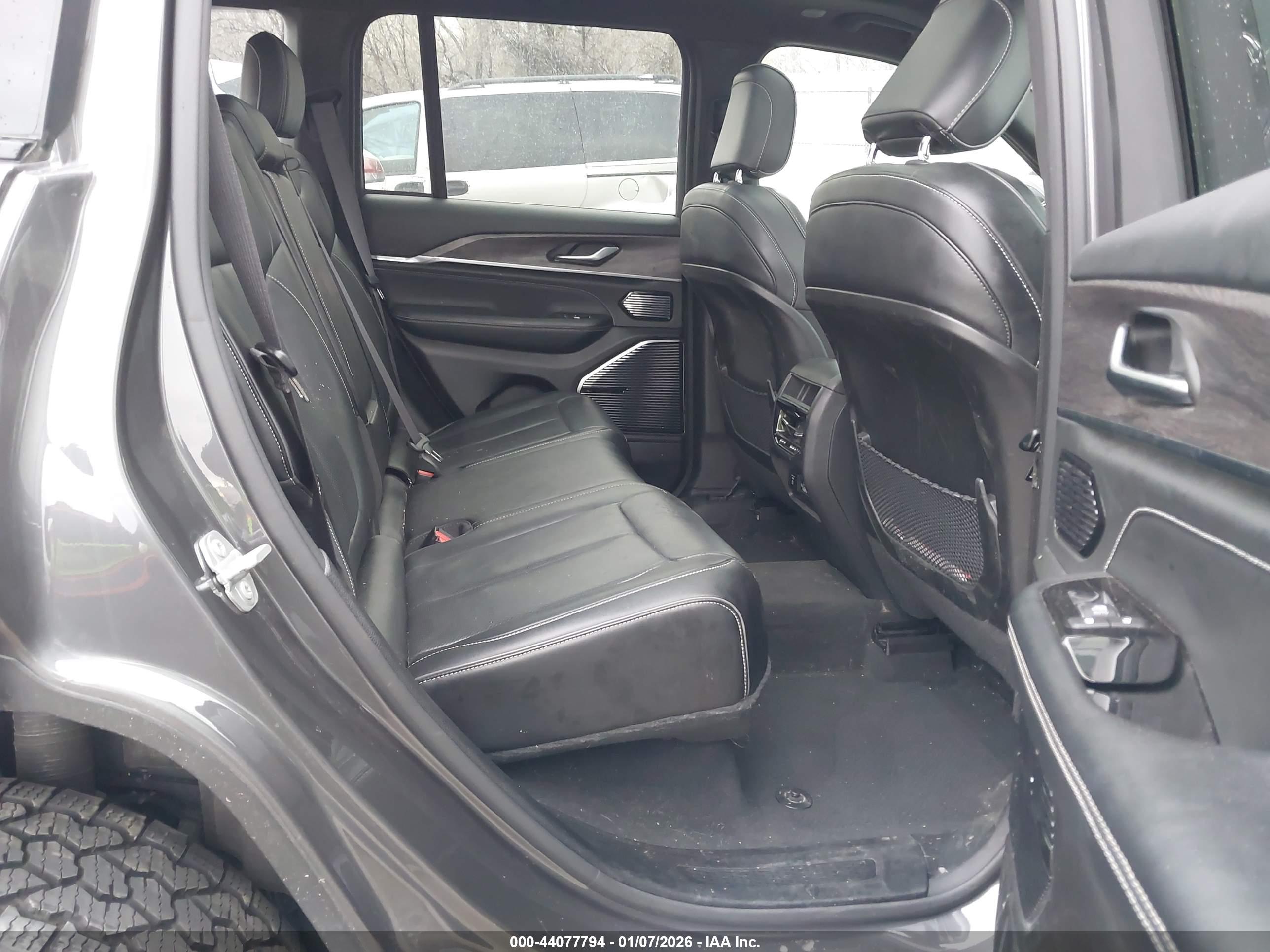 JEEP GRAND image 8