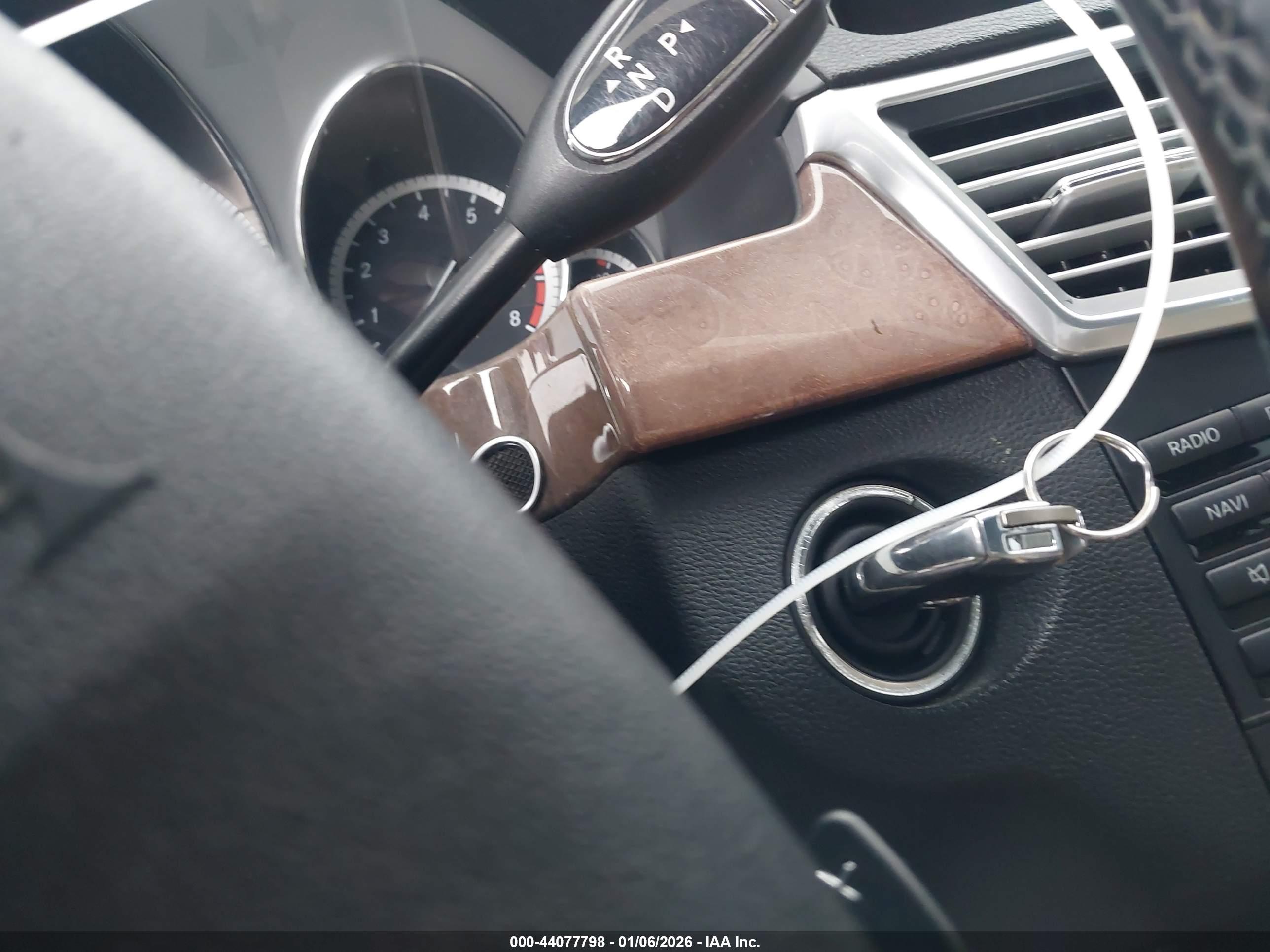 MERCEDES-BENZ E image 11