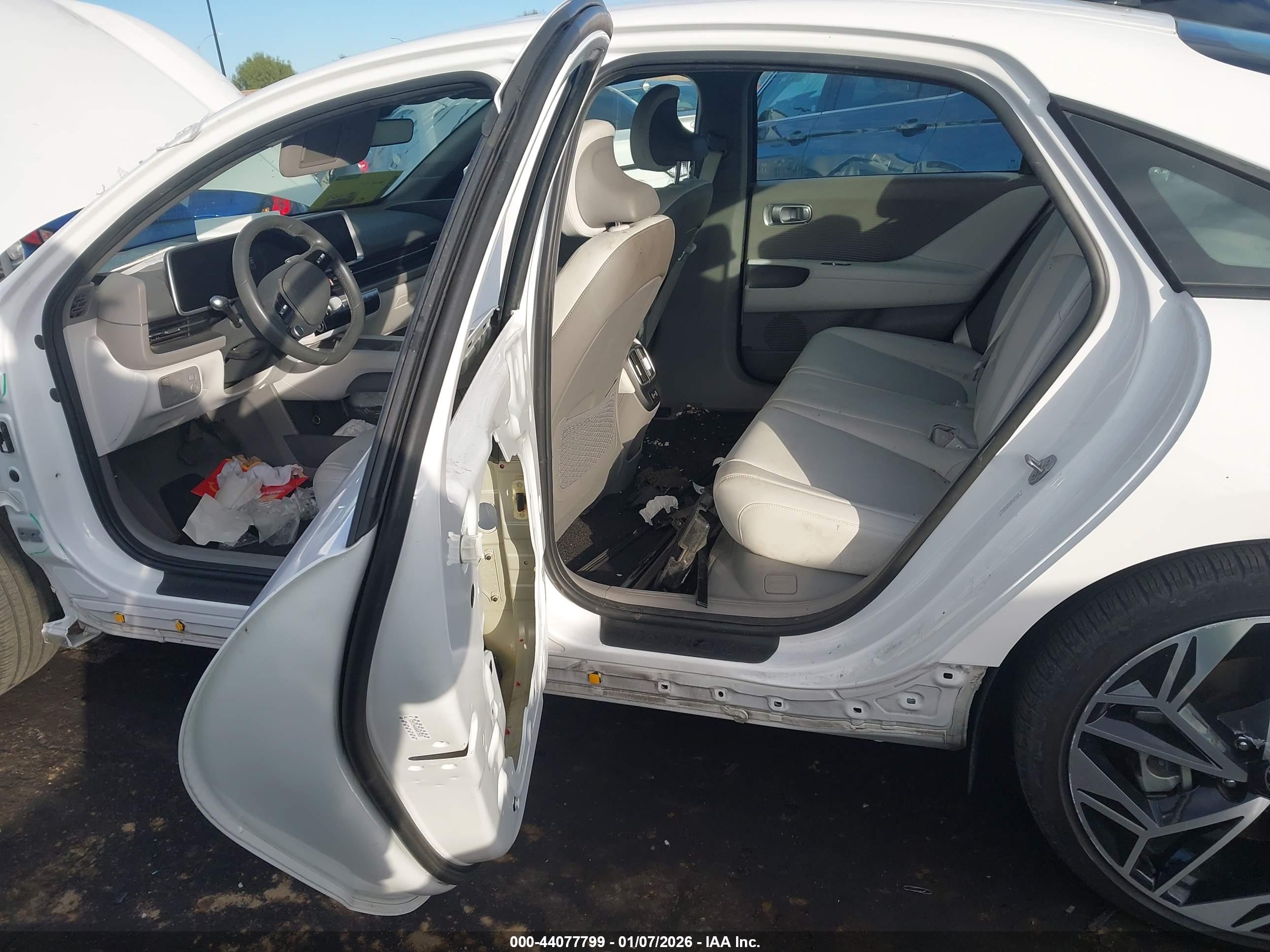 HYUNDAI IONIQ image 8