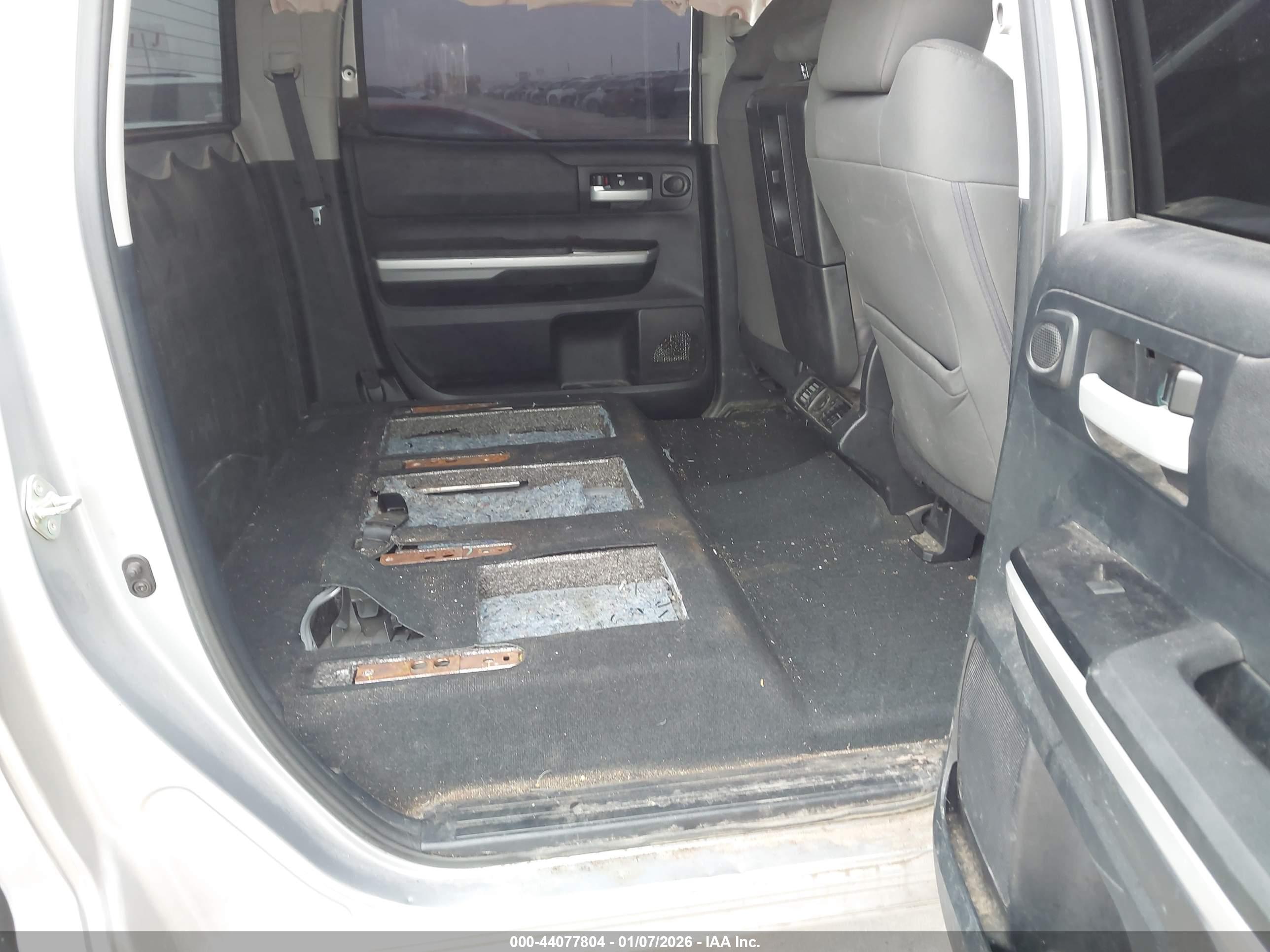 TOYOTA TUNDRA image 8