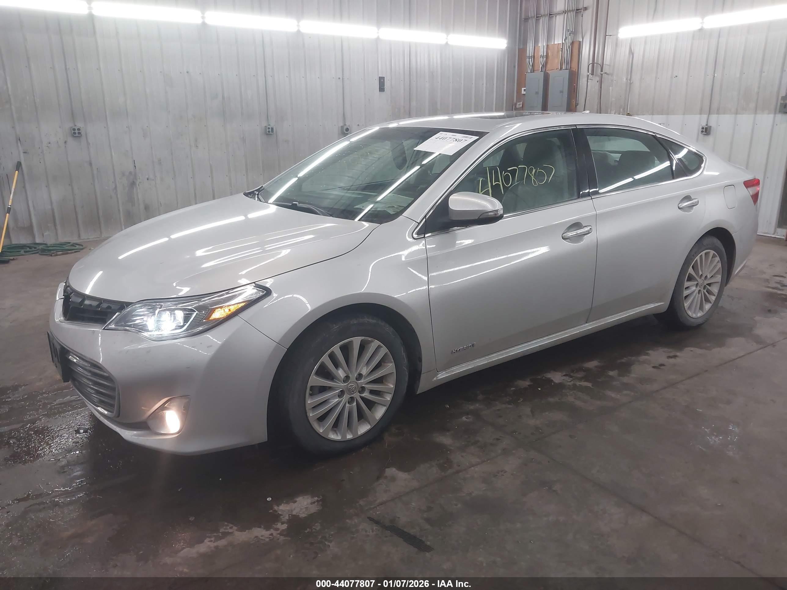 TOYOTA AVALON image 2
