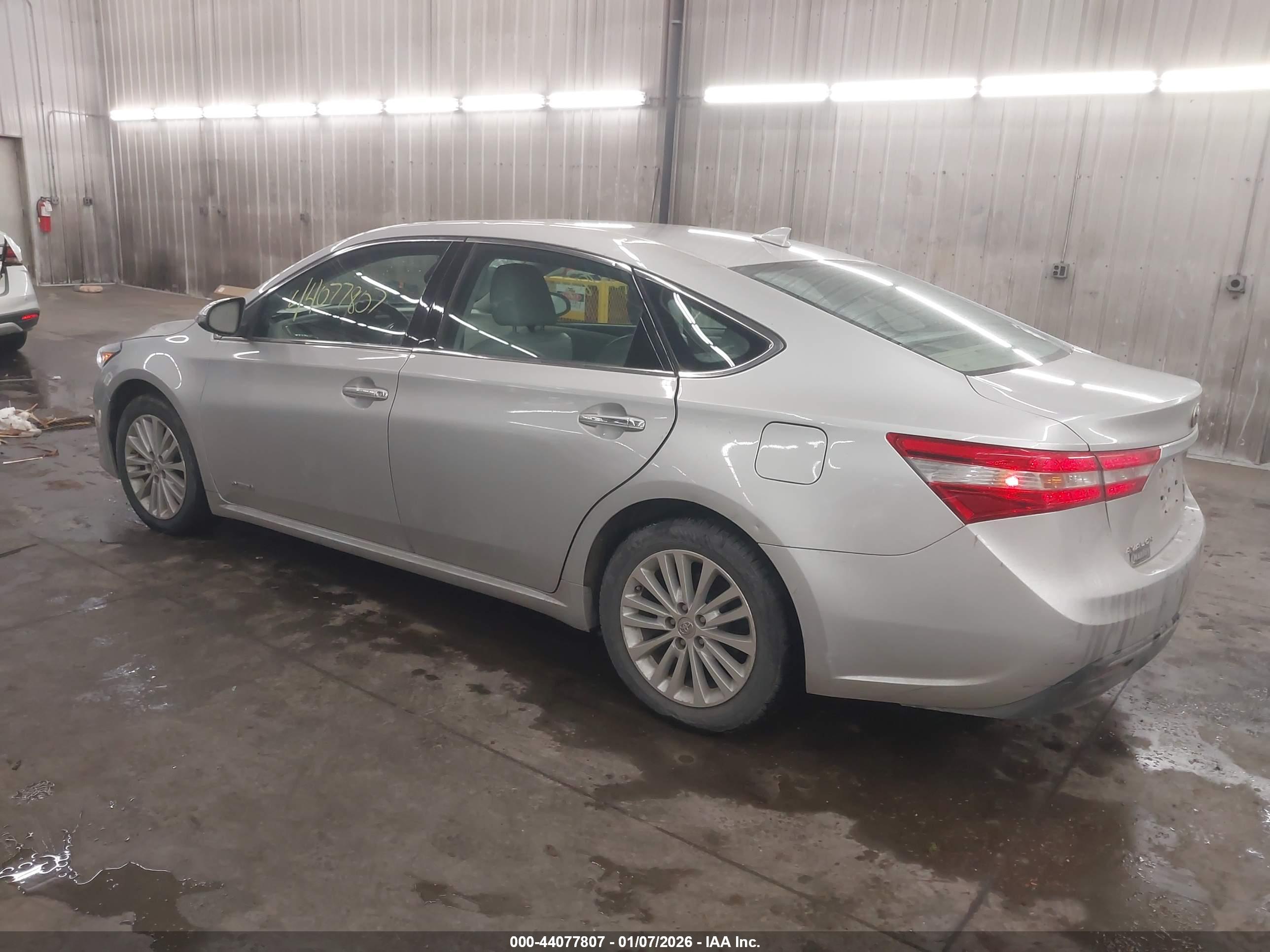 TOYOTA AVALON image 3
