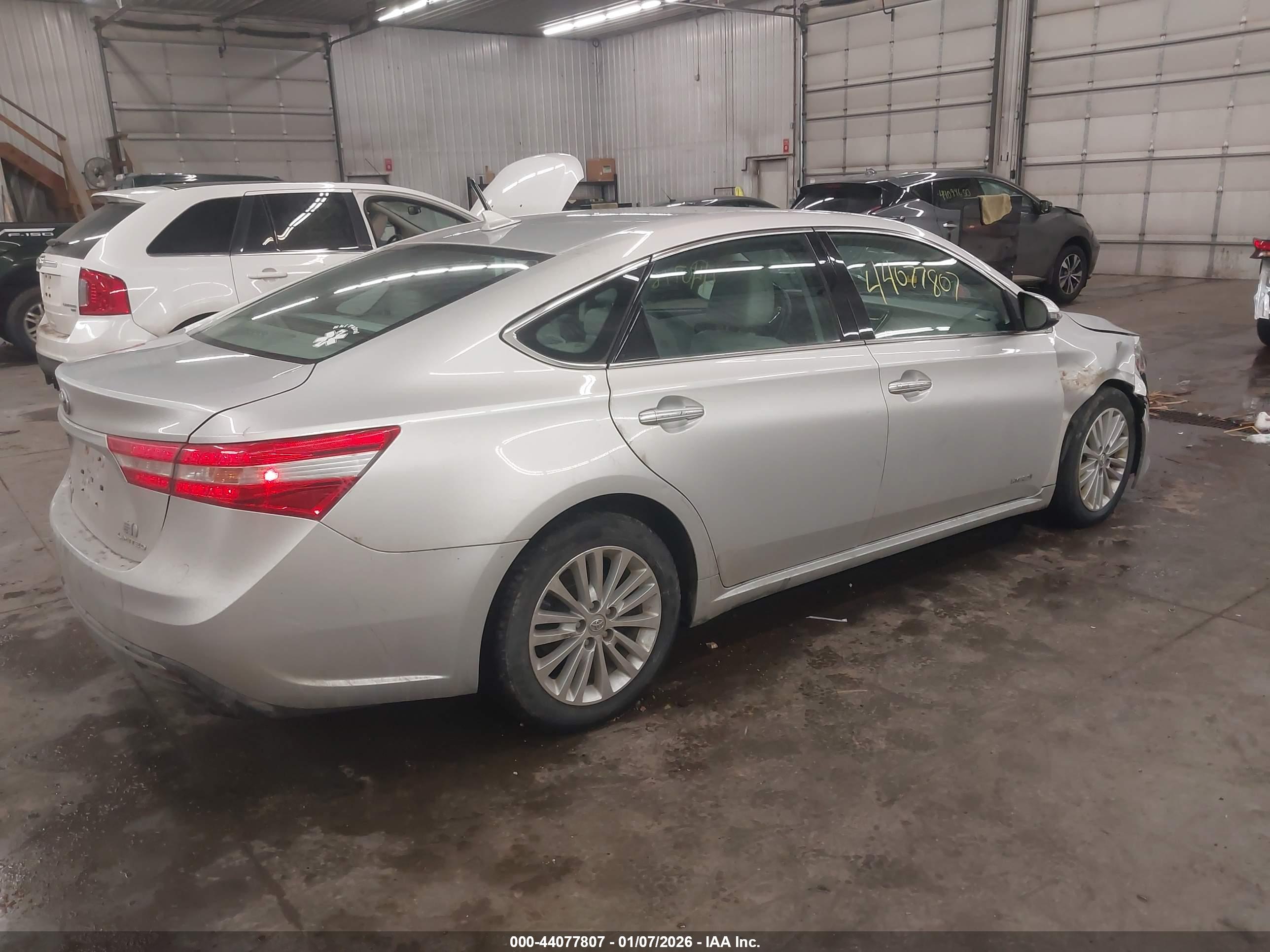 TOYOTA AVALON image 4