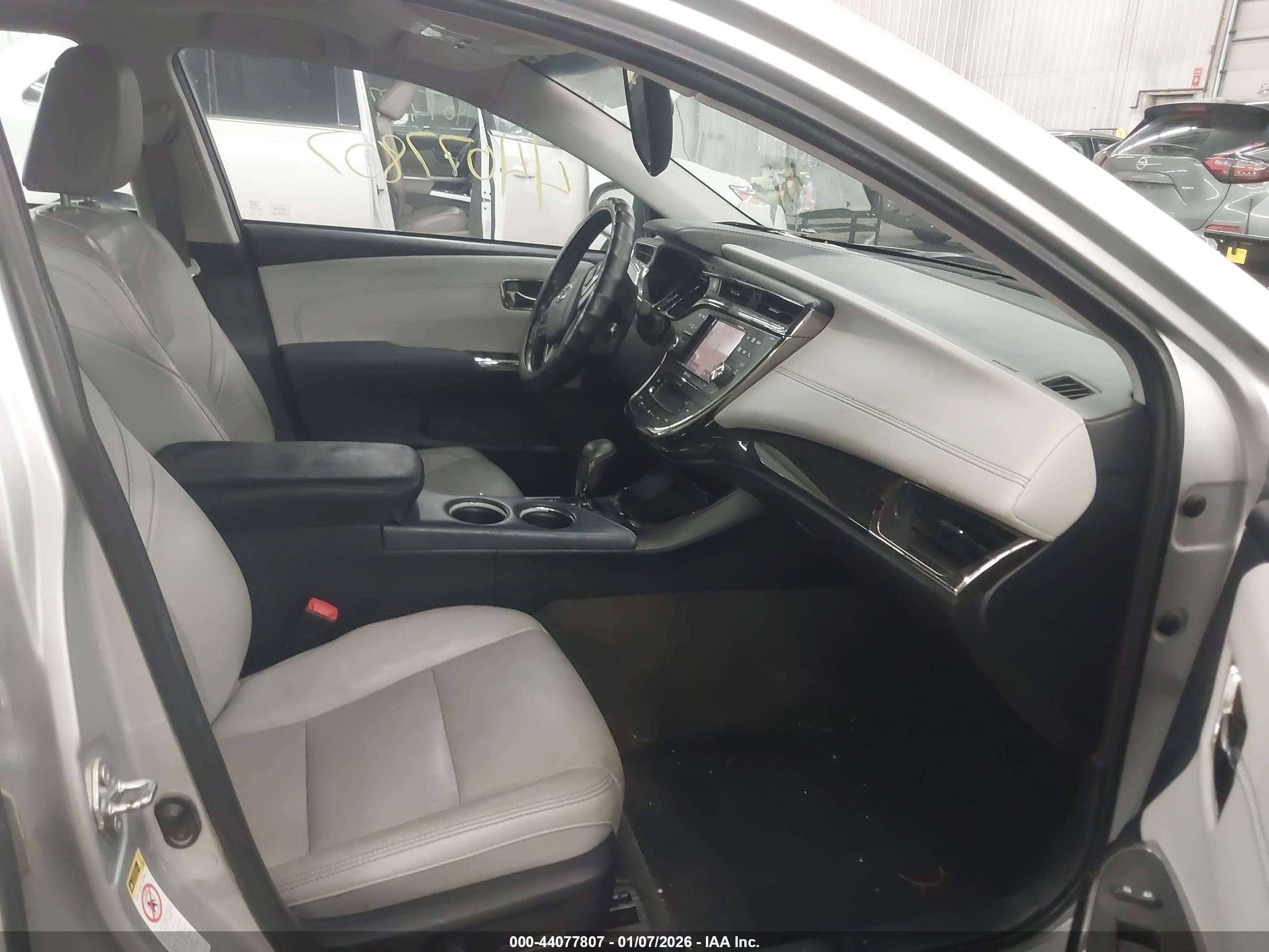 TOYOTA AVALON image 5