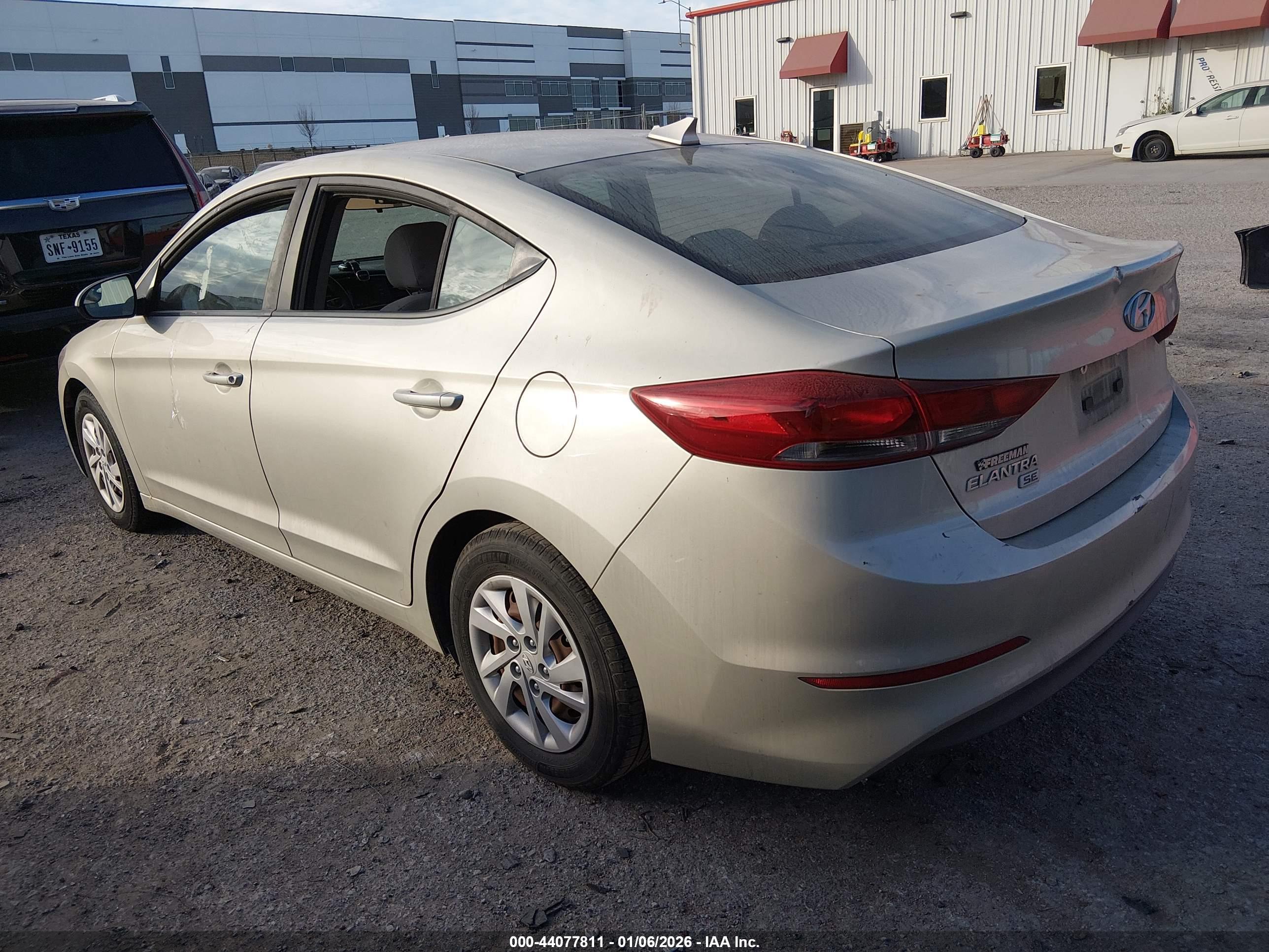 HYUNDAI ELANTRA image 3