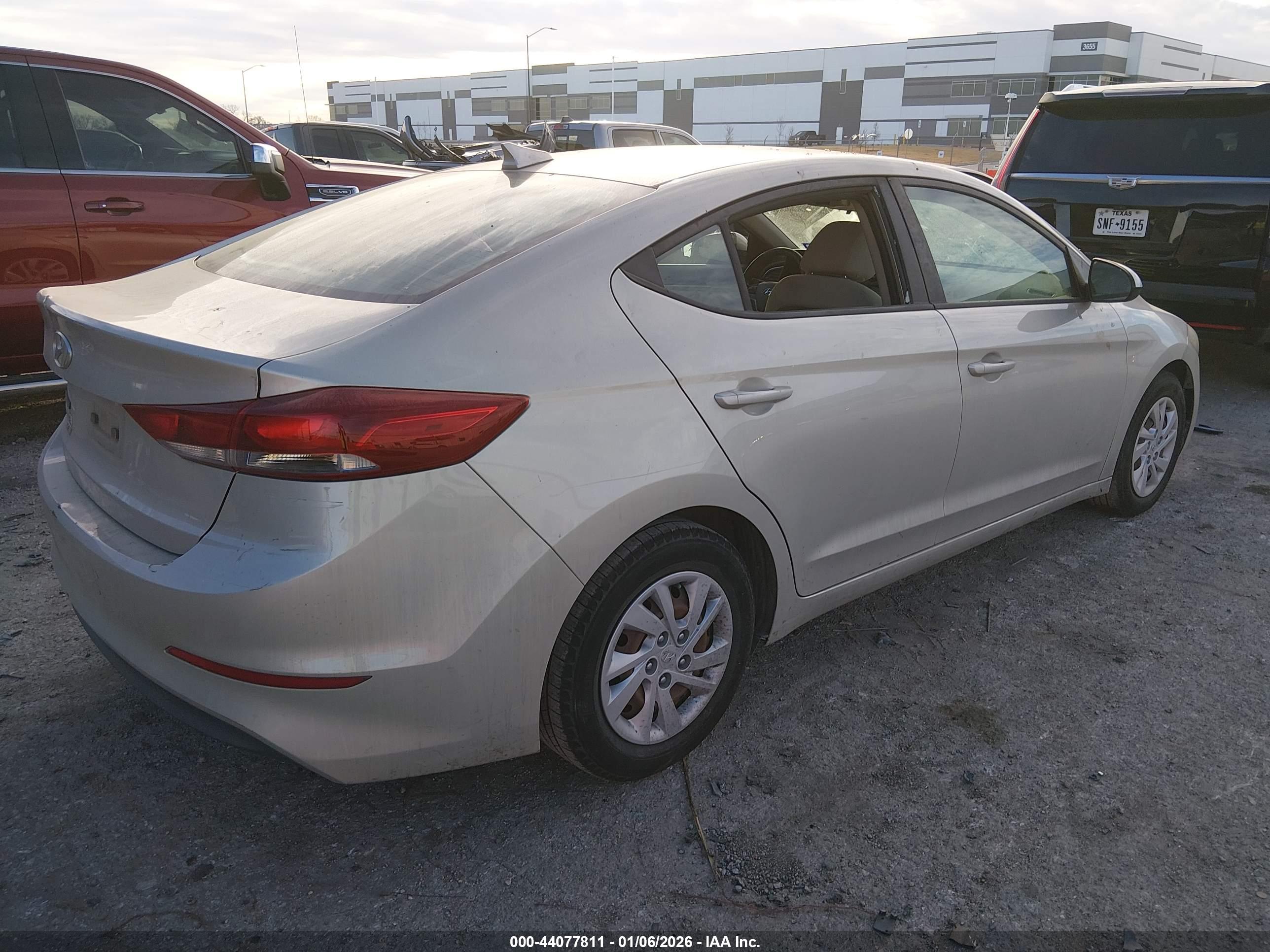 HYUNDAI ELANTRA image 4