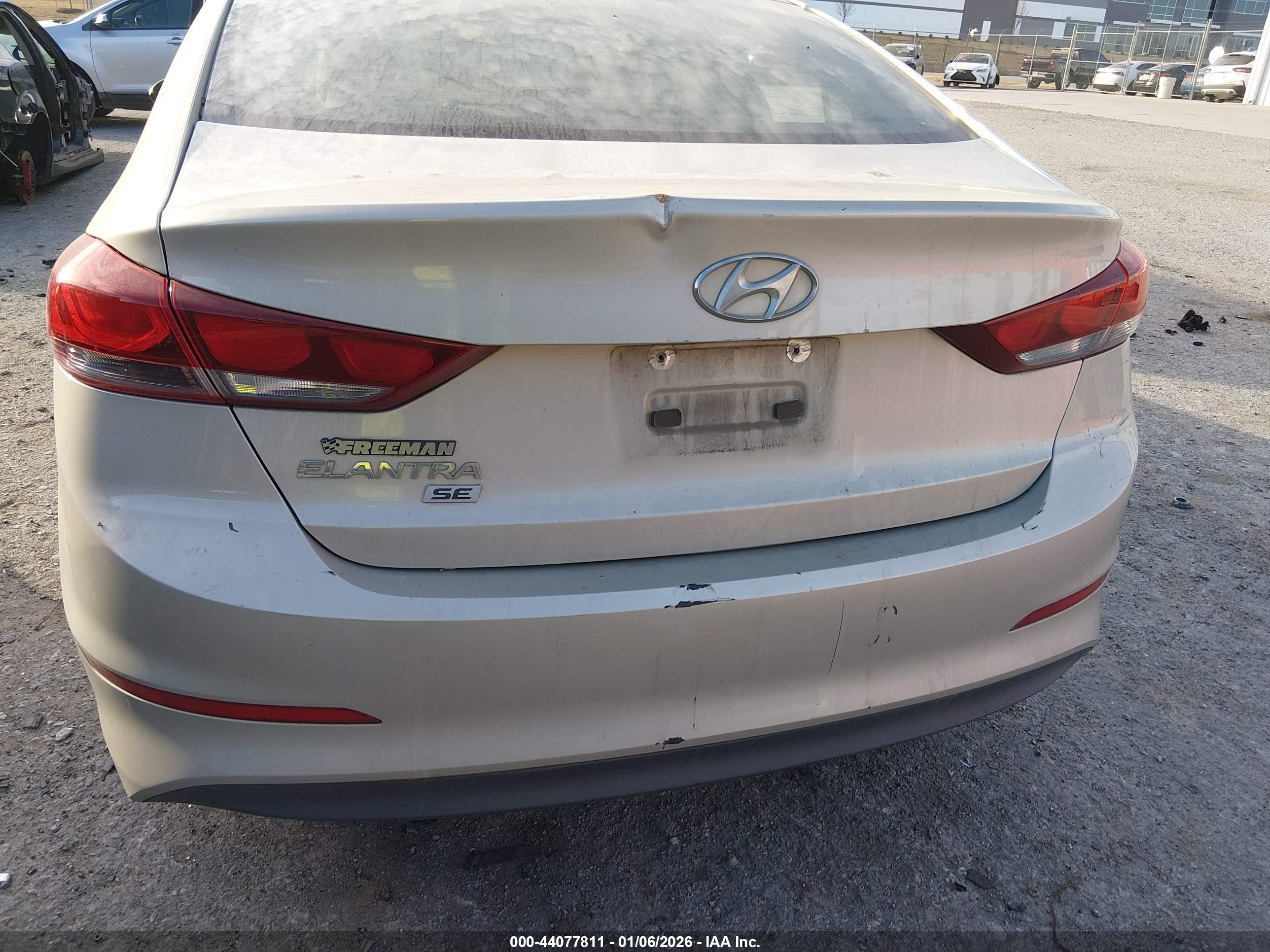 HYUNDAI ELANTRA image 6