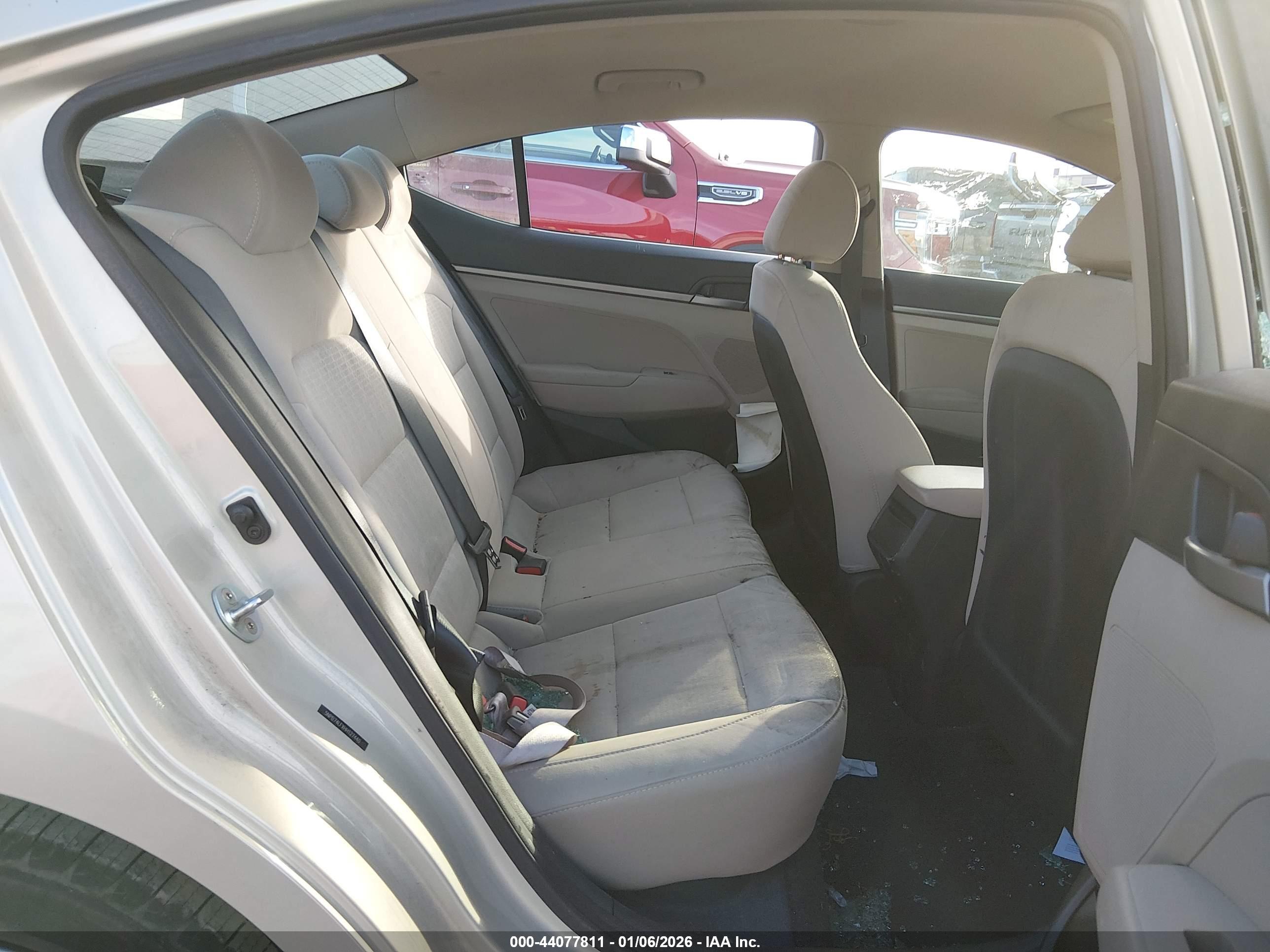 HYUNDAI ELANTRA image 8